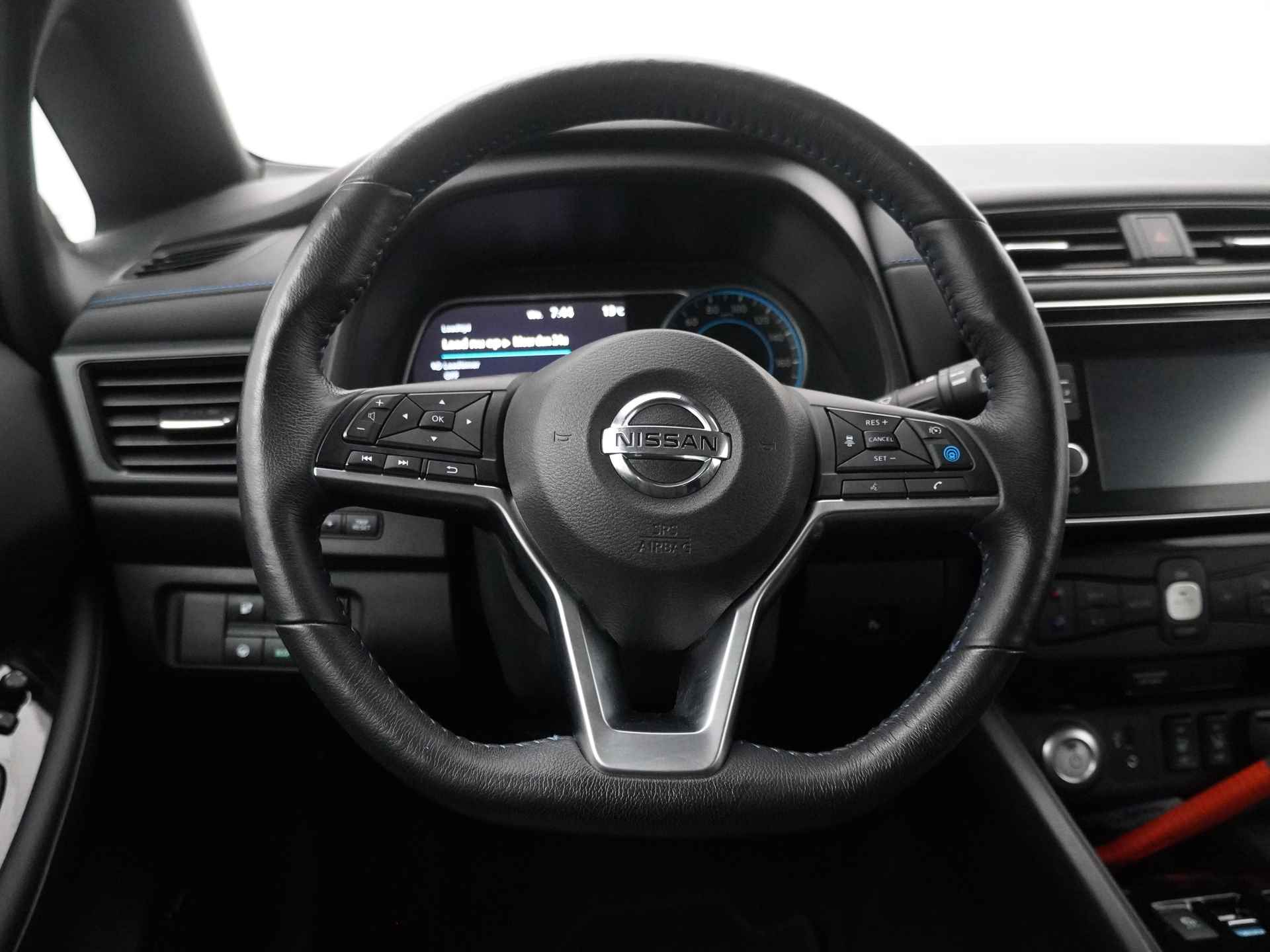 Nissan Leaf Tekna 40 kWh - Navigatie - Stoelverwarming - Bose Sound System - 1e eigenaar - € 2000,- subside mogelijk - 12 Maanden Bovag Garantie - 40/50