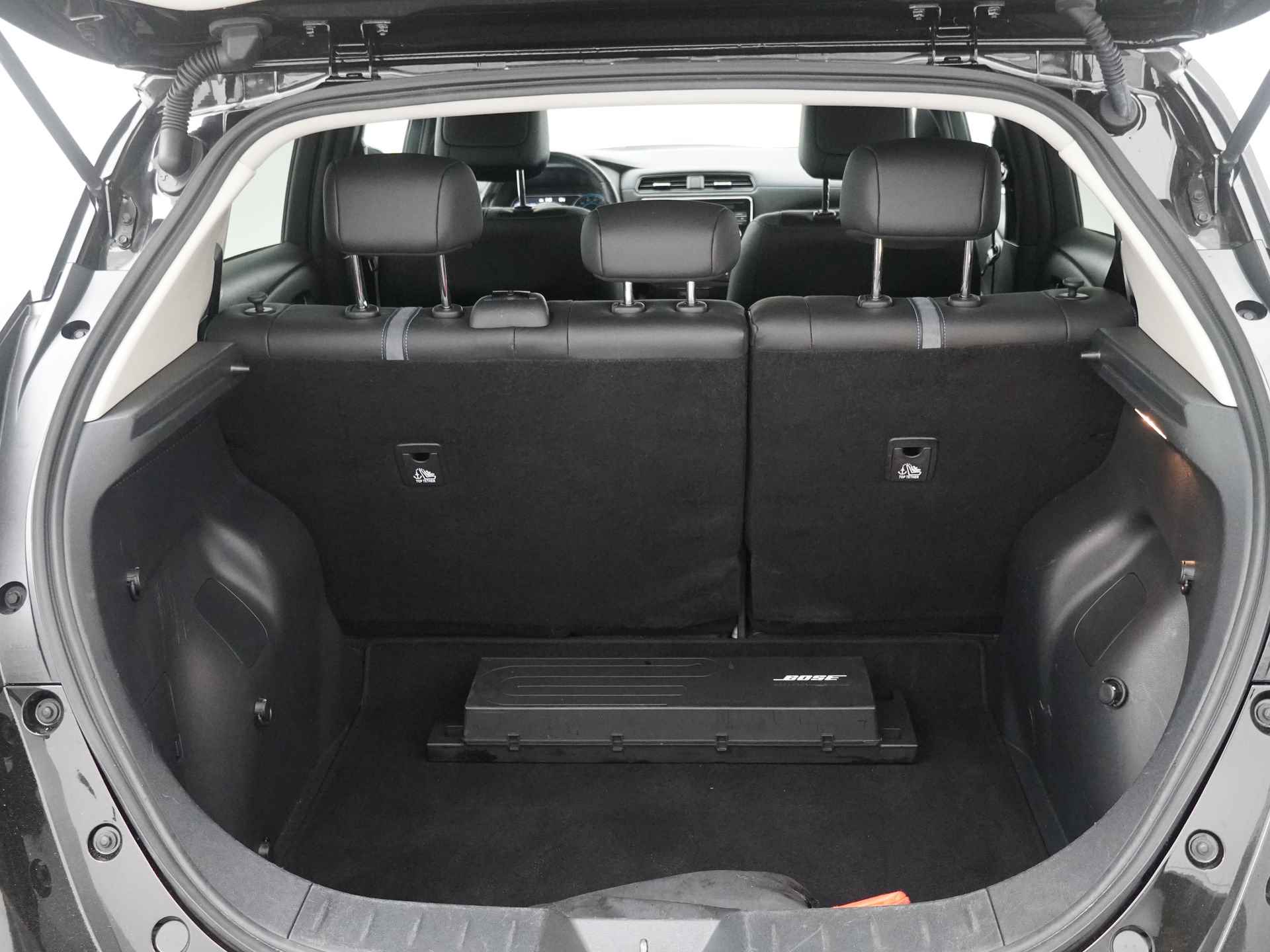 Nissan Leaf Tekna 40 kWh - Navigatie - Stoelverwarming - Bose Sound System - 1e eigenaar - € 2000,- subside mogelijk - 12 Maanden Bovag Garantie - 41/50