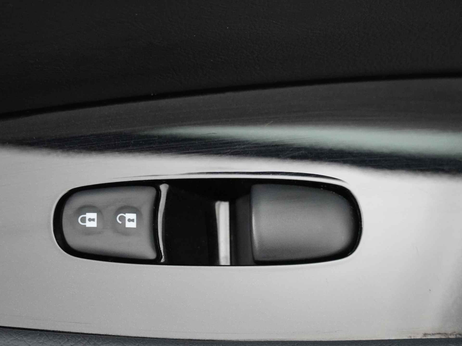 Nissan Leaf Tekna 40 kWh - Navigatie - Stoelverwarming - Bose Sound System - 1e eigenaar - € 2000,- subside mogelijk - 12 Maanden Bovag Garantie - 46/50