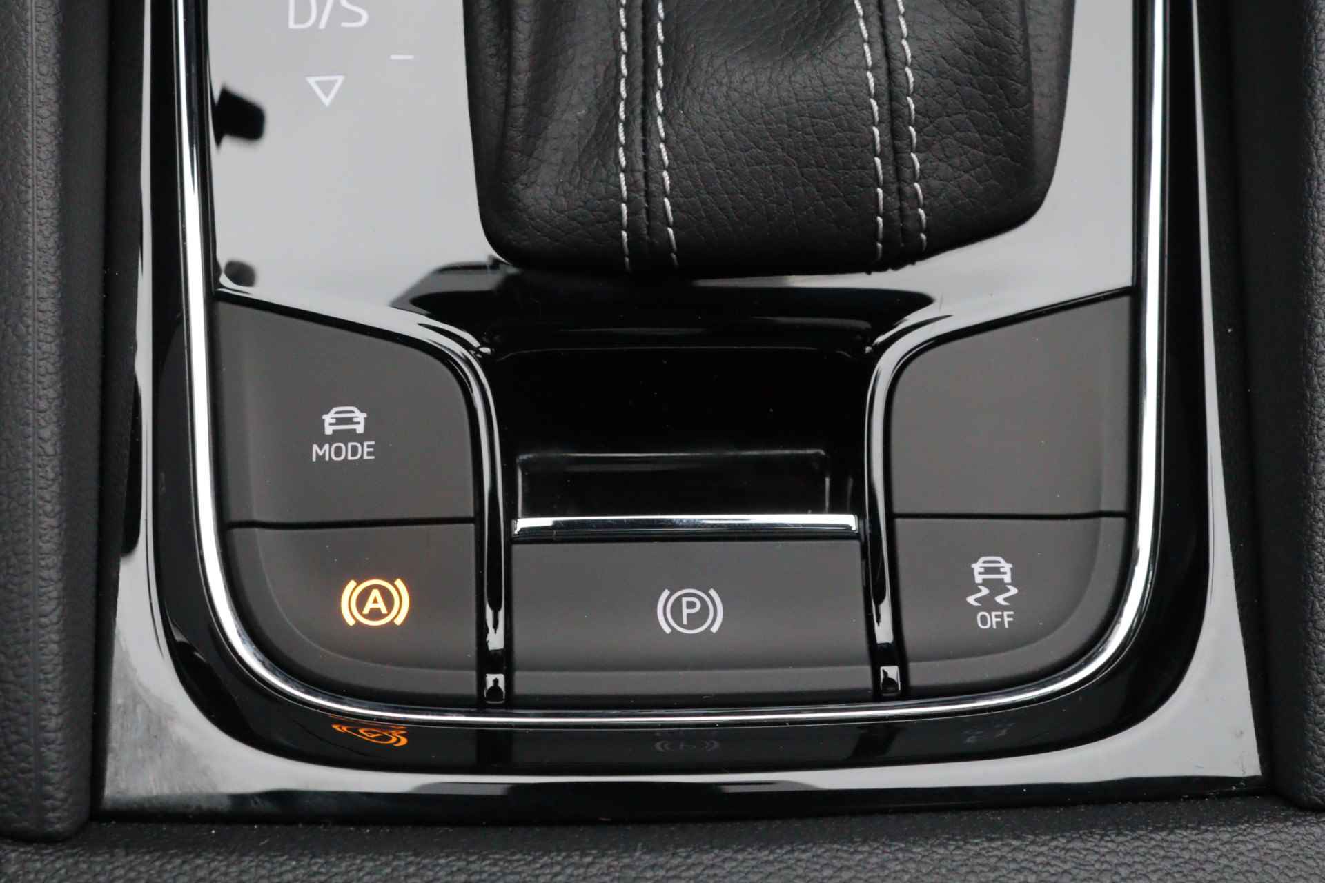 Škoda Karoq 1.5 TSI ACT DSG Sportline Pano/Virtual Cockpit/Navi/Camera/Keyless/LED/ACC/DAB/19" - 22/43