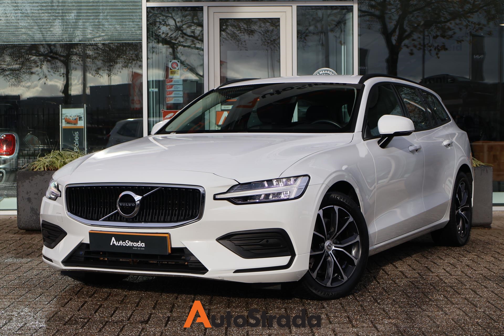 Volvo V60 Momentum Advantage 163pk Geartronic | Virtual | Carplay | LED | Leder | Navi