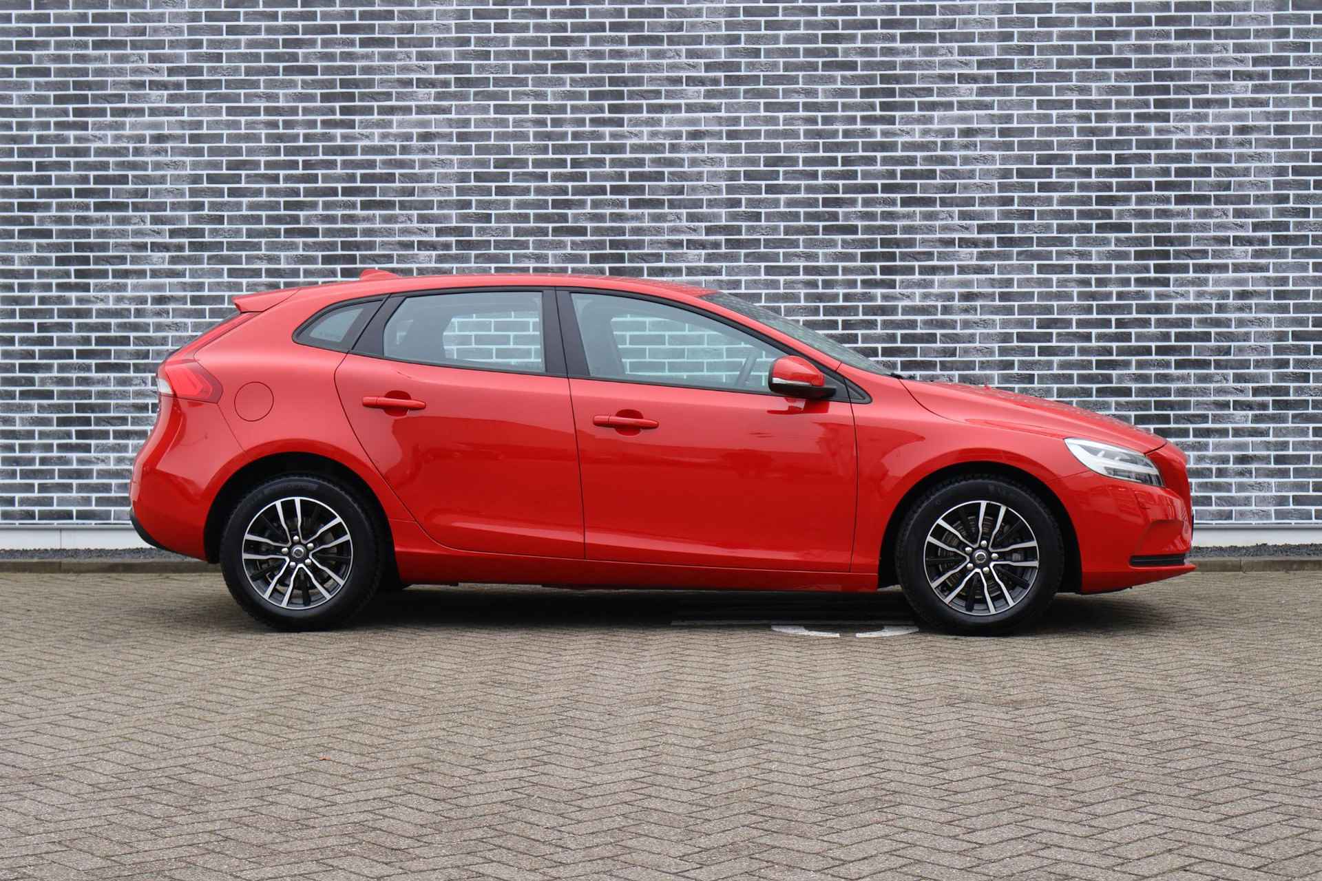 Volvo V40 1.5 T2 Nordic+ | Stoelverwarming | Navigatie | Parkeersensoren - 4/24