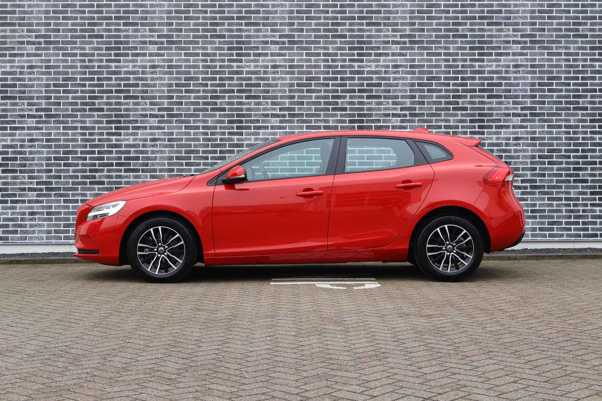 Volvo V40 1.5 T2 Nordic+ | Stoelverwarming | Navigatie | Parkeersensoren - 8/24