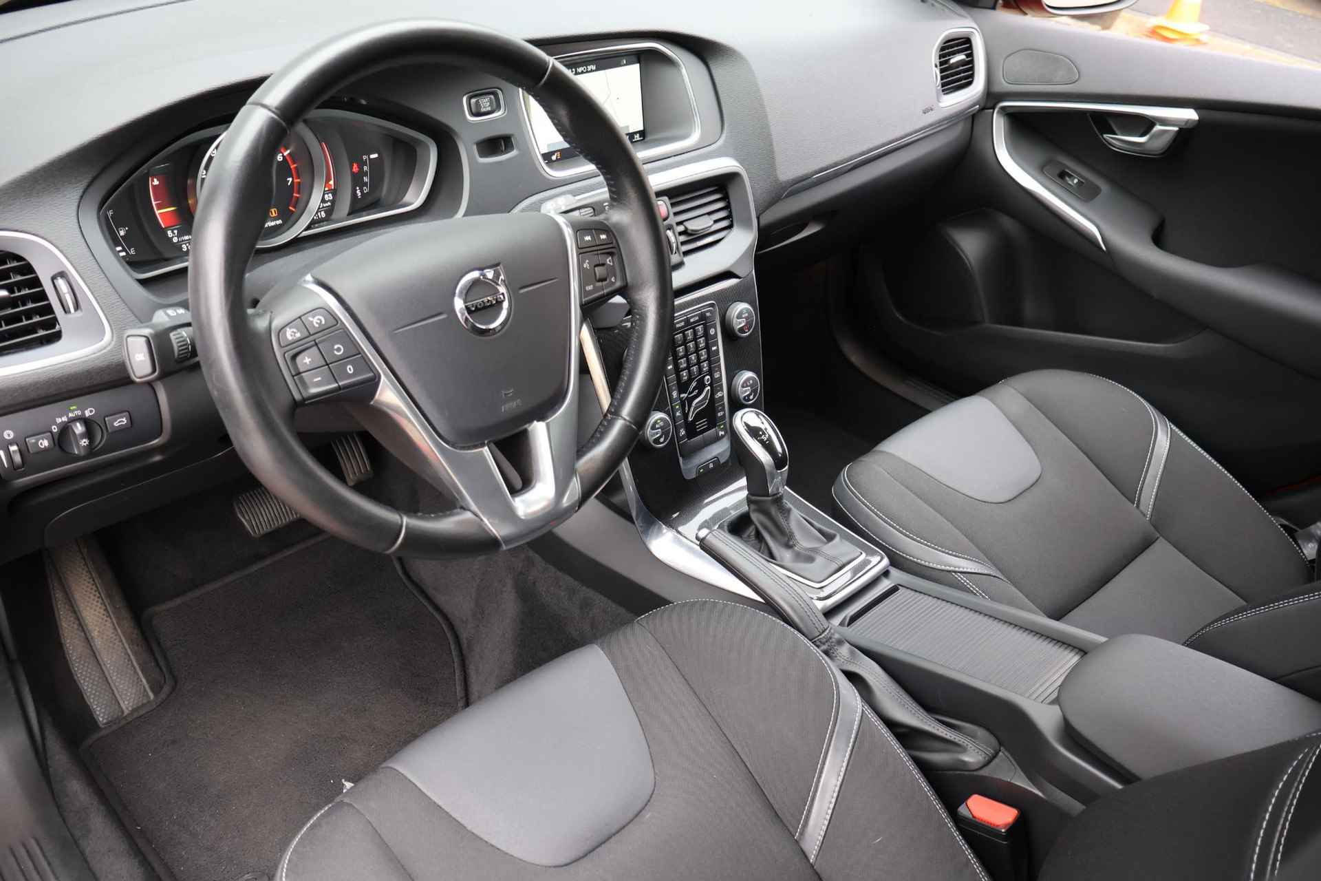 Volvo V40 1.5 T2 Nordic+ | Stoelverwarming | Navigatie | Parkeersensoren - 22/24