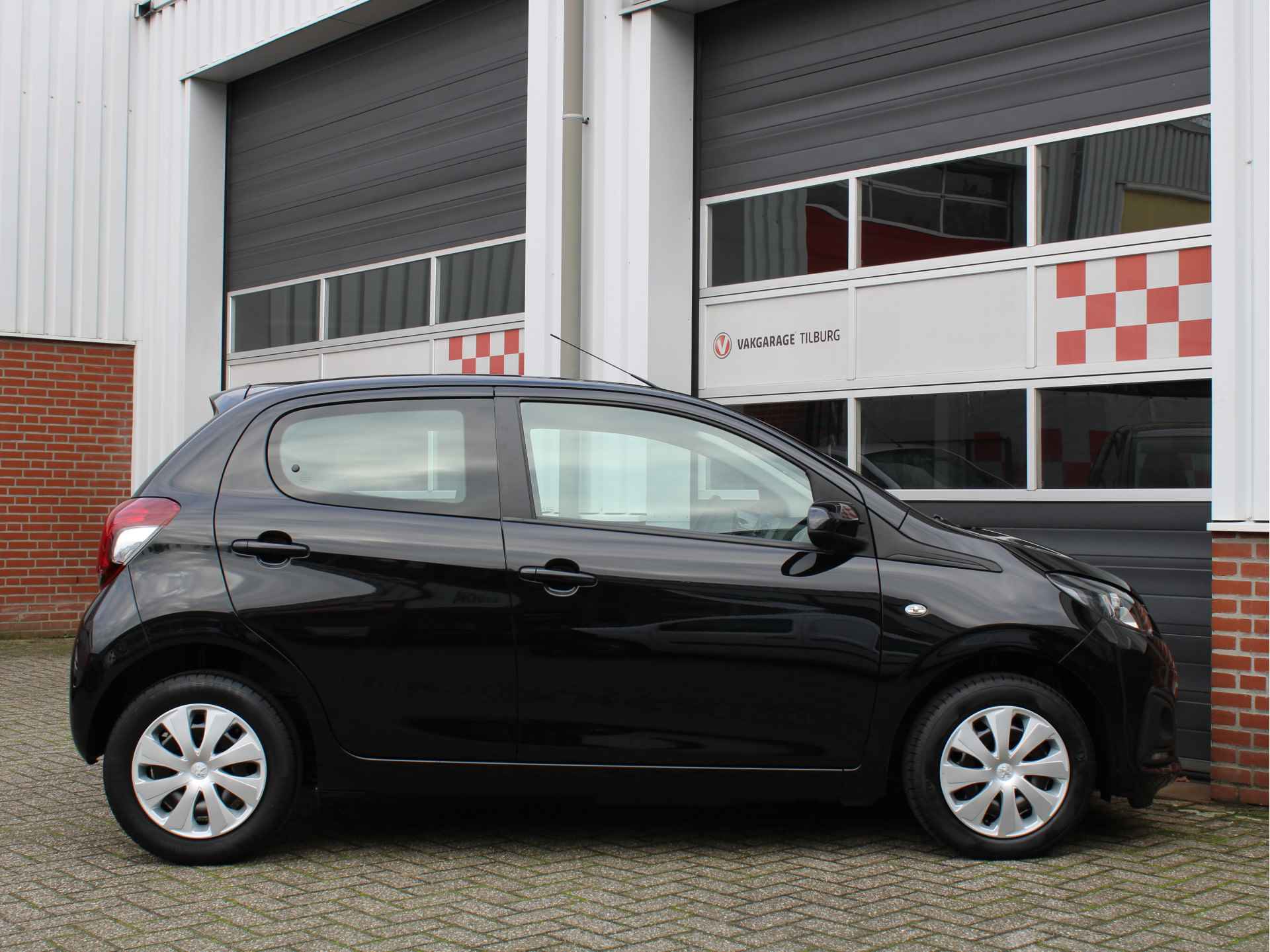 Peugeot 108 1.0 e-VTi Active /NAVI/LED/DAB+/Achteruitrijcamera/Miracast/Bluetooth/AIRCO/CV/ISOFIX/NAP! 1e eig! - 33/40