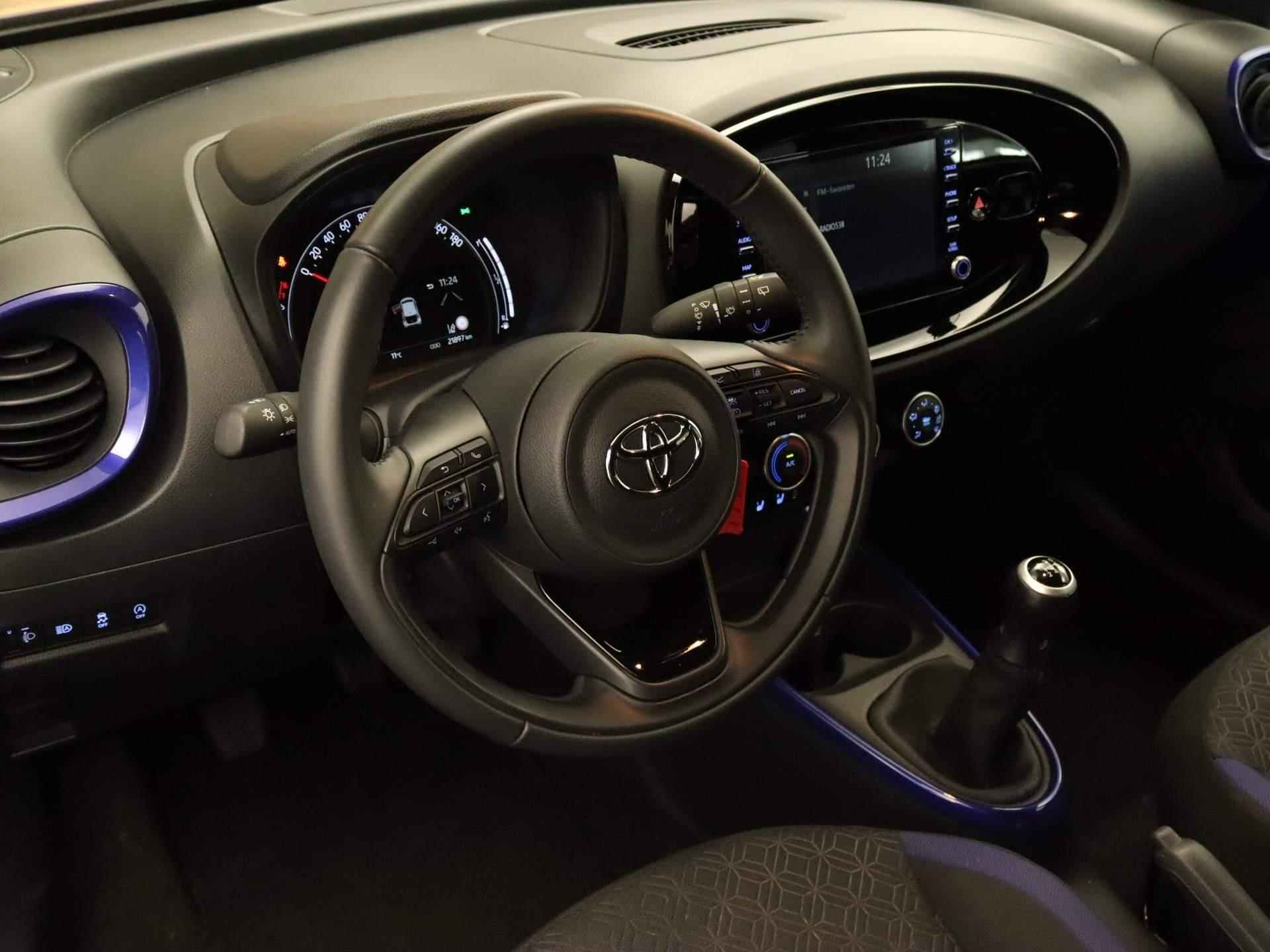 Toyota Aygo X 1.0 VVT-i MT Pulse - ADAPTIVE CRUISE CONTROL - STOELVERWARMING - ACHTERUITRIJ CAMERA - APPLE CARPLAY/ANDROID AUTO - LEASE MOGELIJK! - 3/29