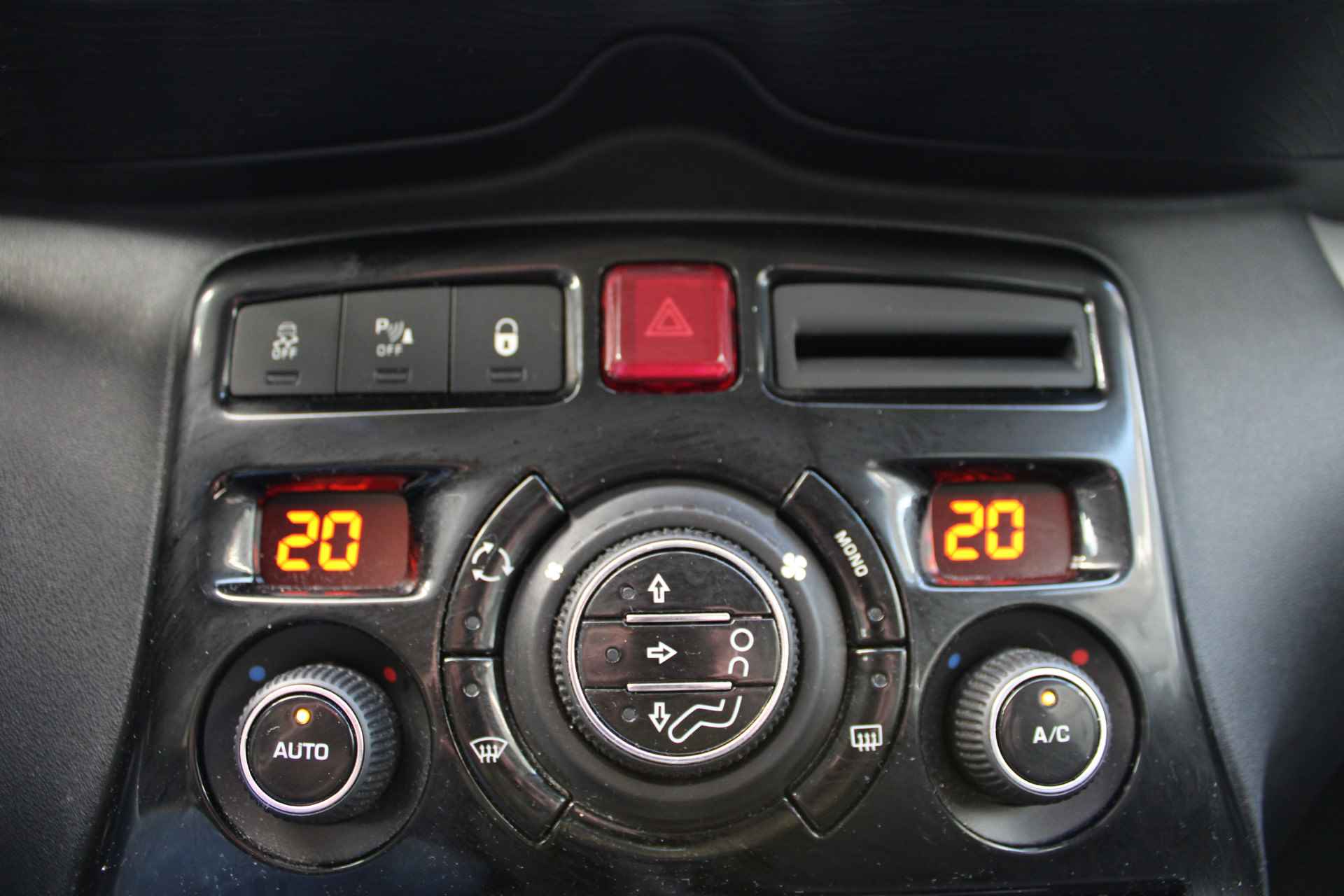 Citroën C3 Picasso 1.2 PureTech Feel Edition | Navigatie | Camera | NL auto - 15/20