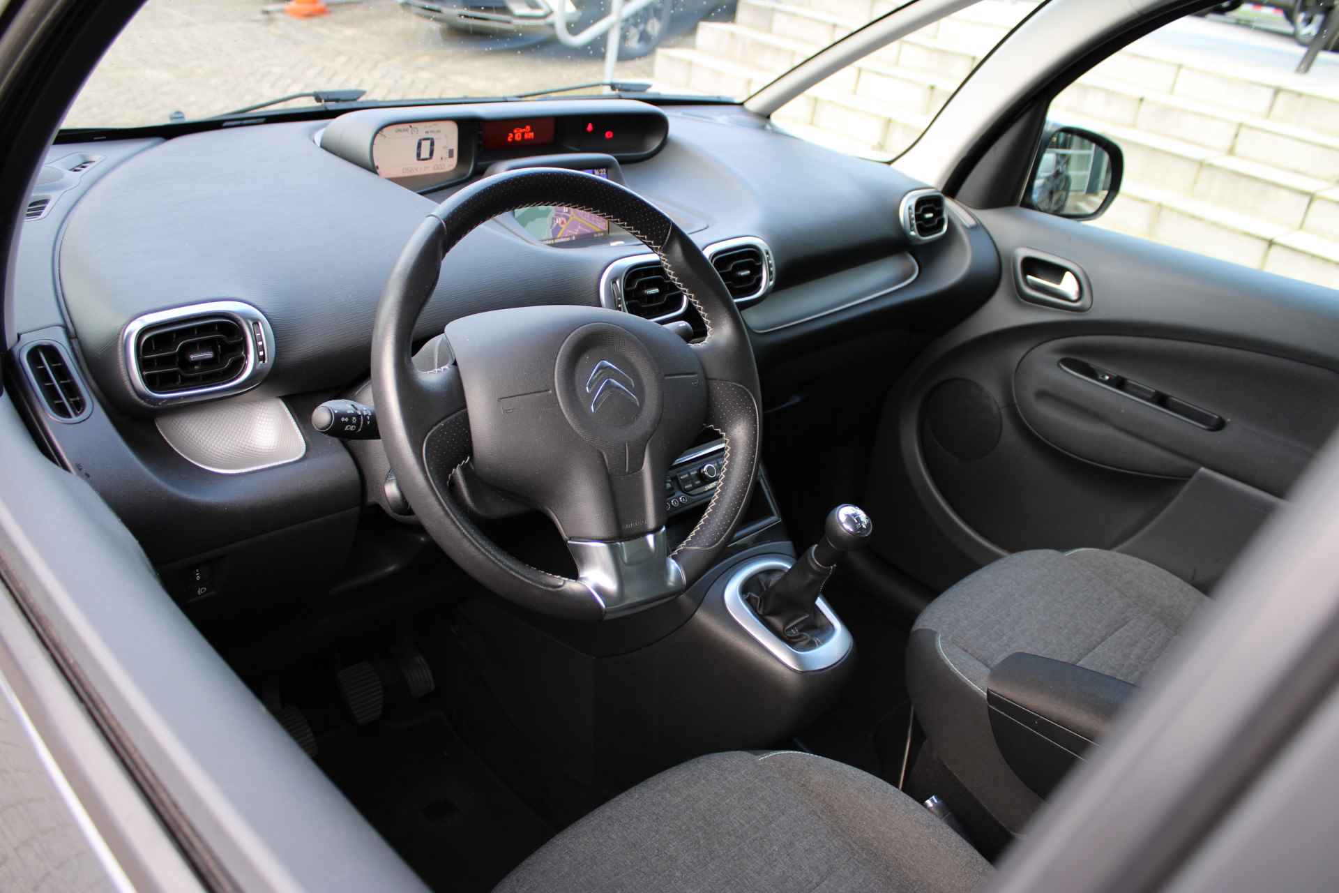 Citroën C3 Picasso 1.2 PureTech Feel Edition | Navigatie | Camera | NL auto - 16/20
