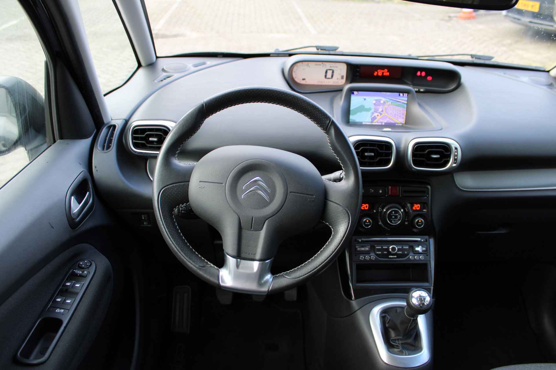 Citroën C3 Picasso 1.2 PureTech Feel Edition | Navigatie | Camera | NL auto - 18/20
