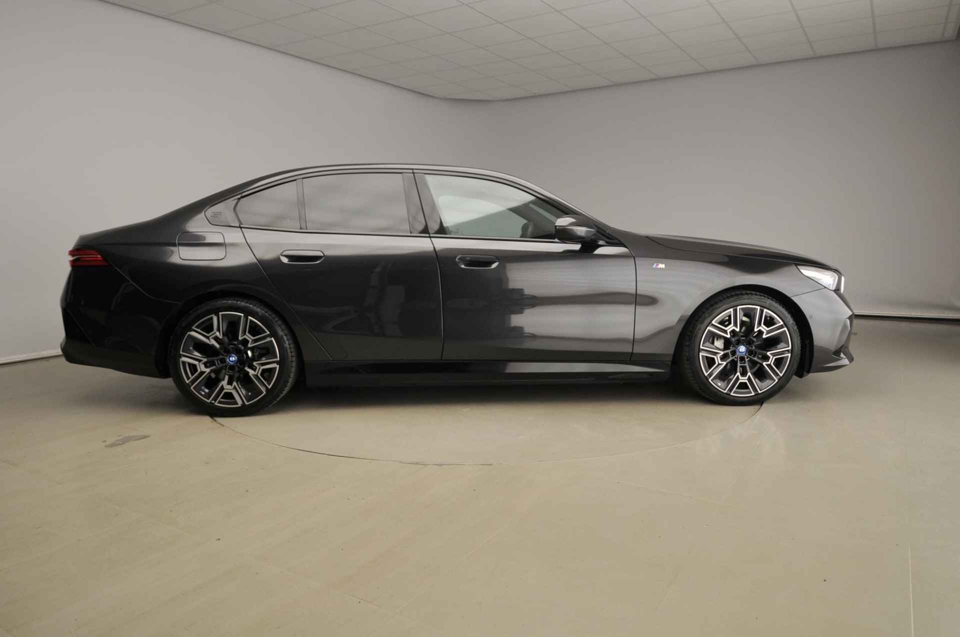 BMW i5 eDrive40 | M-Sportpakket | LED | Navigatie | Elektr. zetels | Active cruise | DAB | Alu 20 inch - 5/51