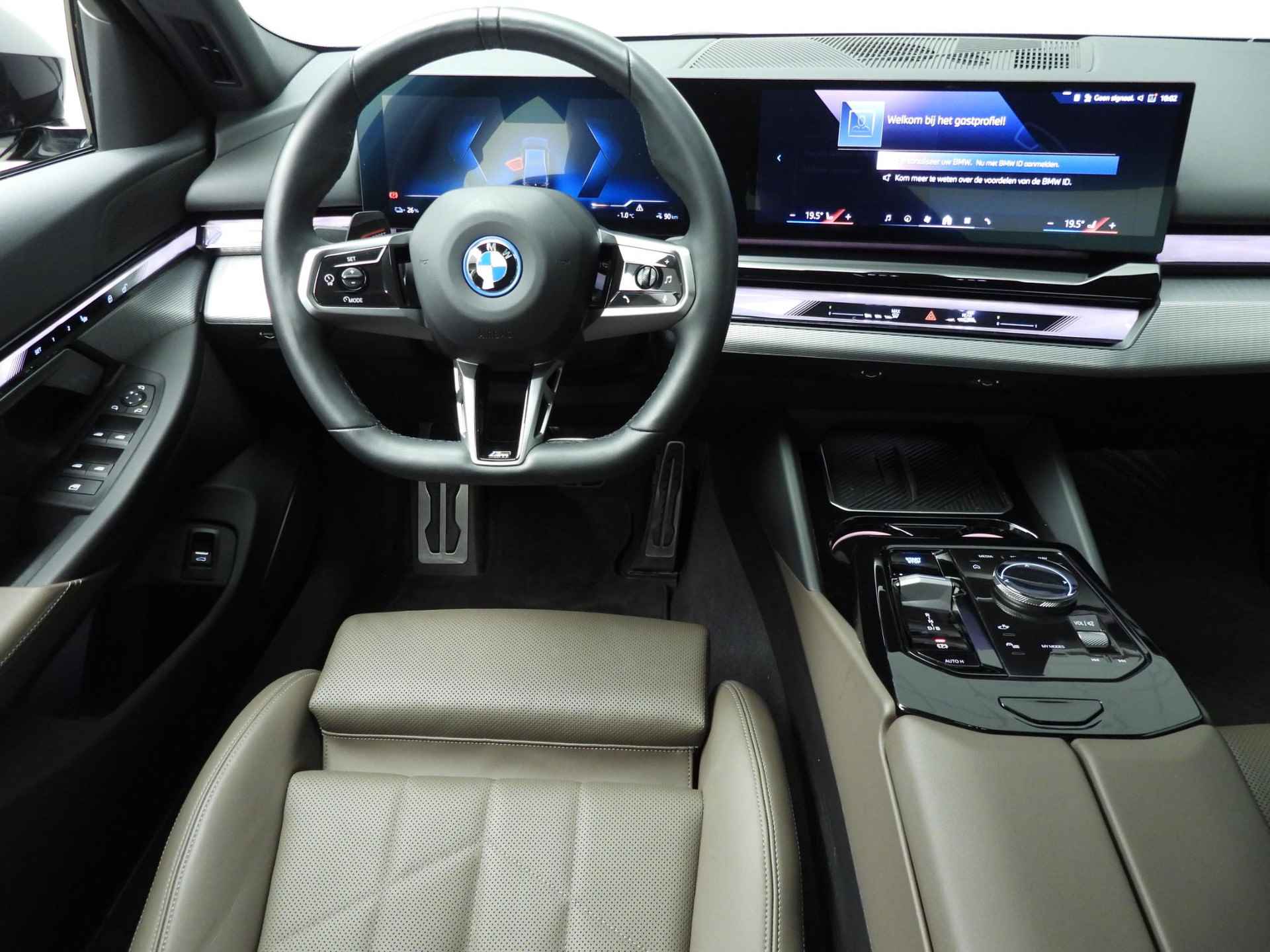 BMW i5 eDrive40 | M-Sportpakket | LED | Navigatie | Elektr. zetels | Active cruise | DAB | Alu 20 inch - 11/51