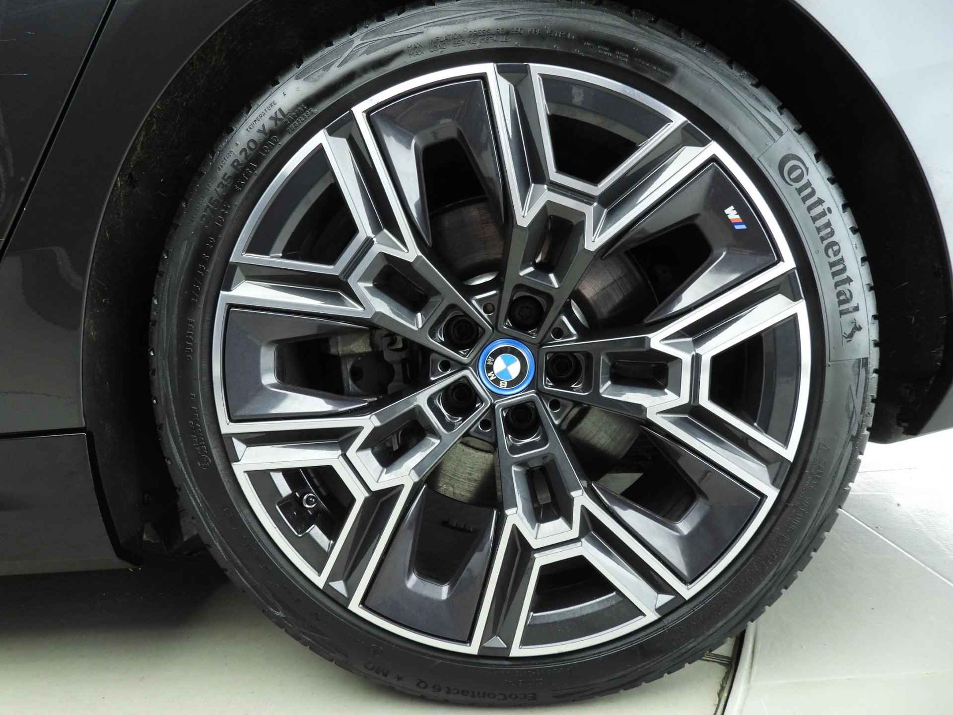 BMW i5 eDrive40 | M-Sportpakket | LED | Navigatie | Elektr. zetels | Active cruise | DAB | Alu 20 inch - 50/51