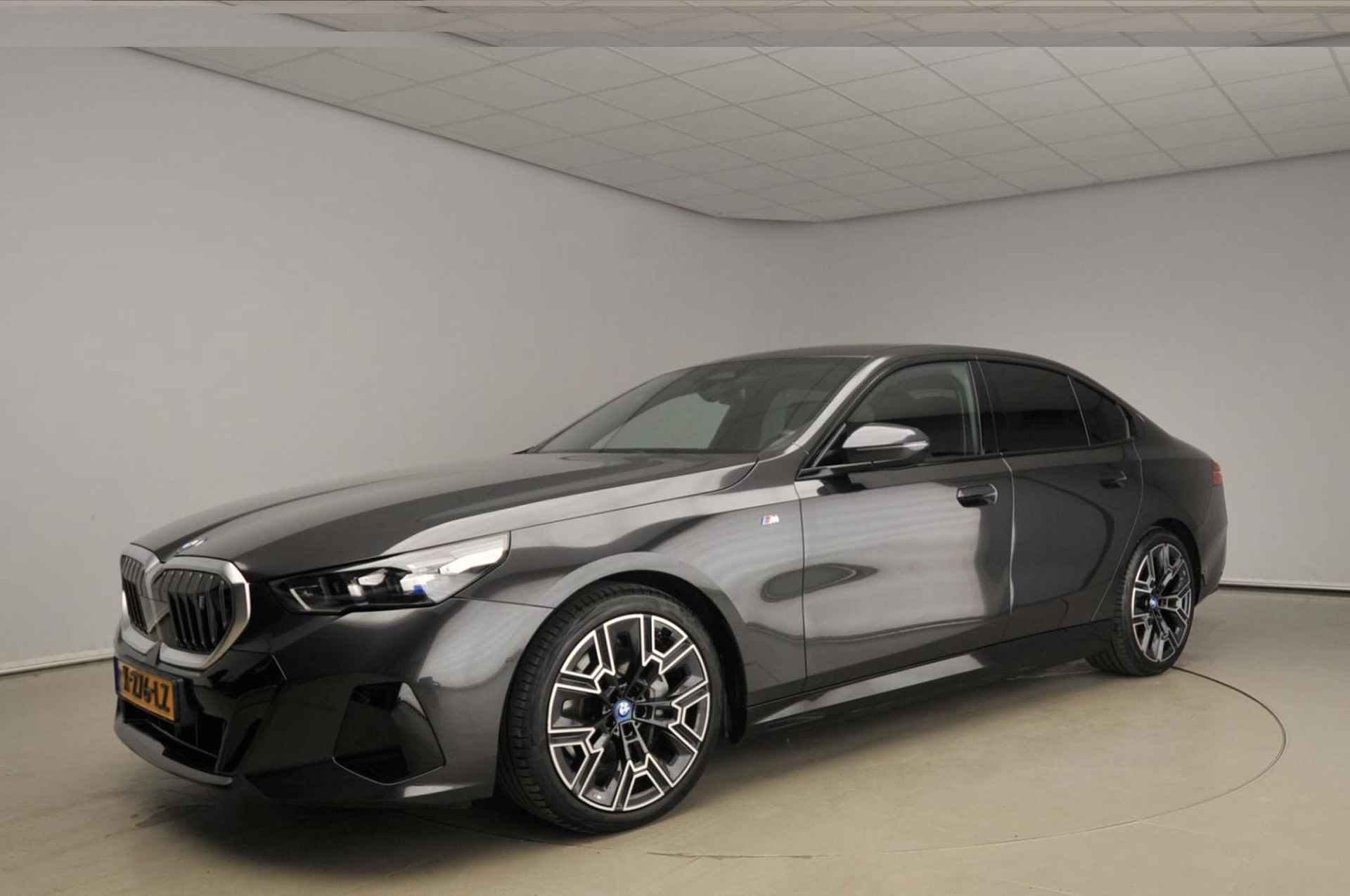 BMW i5 eDrive40 | M-Sportpakket | LED | Navigatie | Elektr. zetels | Active cruise | DAB | Alu 20 inch - 51/51