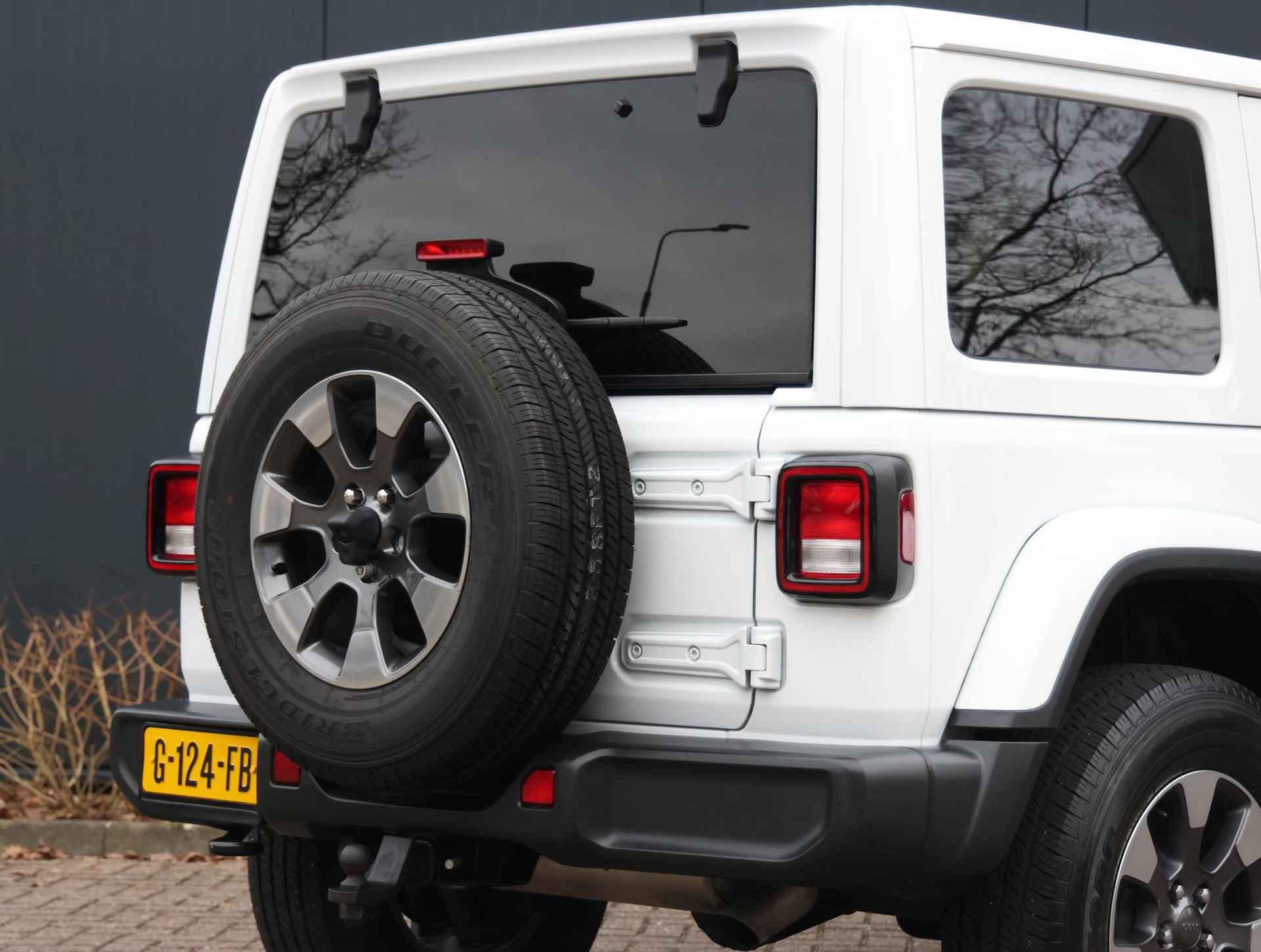 Jeep Wrangler 3.6 Sahara | UNIEK | 1ste eigenaar | FULL HISTORY | Trekhaak | LEER | Climate Control | NAV. - 9/50