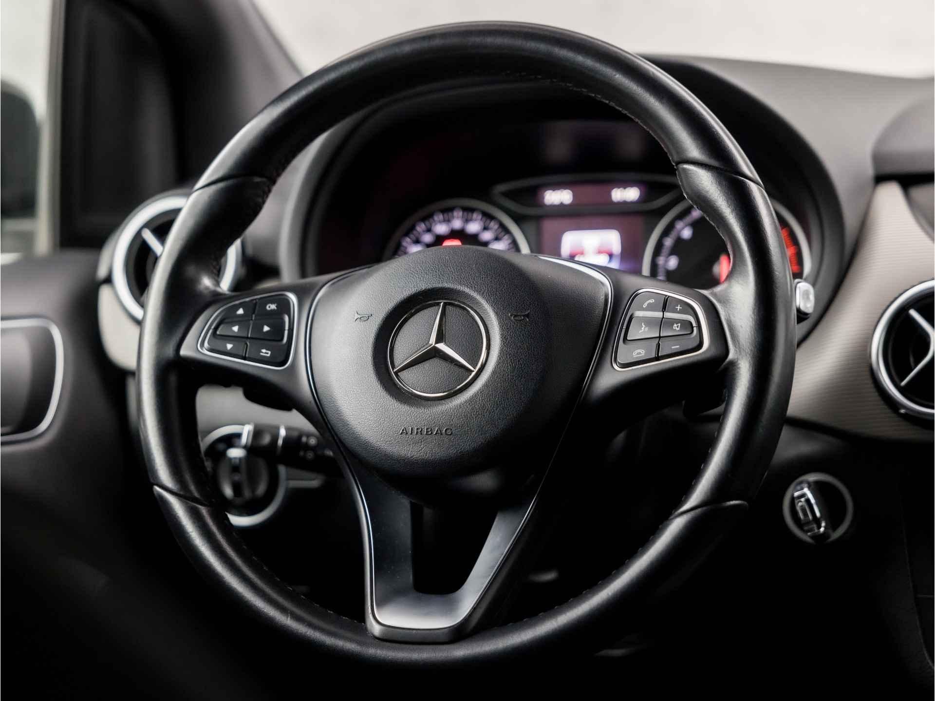 Mercedes-Benz B-Klasse 180 Prestige Sport Automaat (SCHERM, STOELVERWARMING, GETINT GLAS, SPORTSTOELEN, CRUISE, NIEUWE APK, LED KOPLAMPEN, NIEUWSTAAT) - 16/32