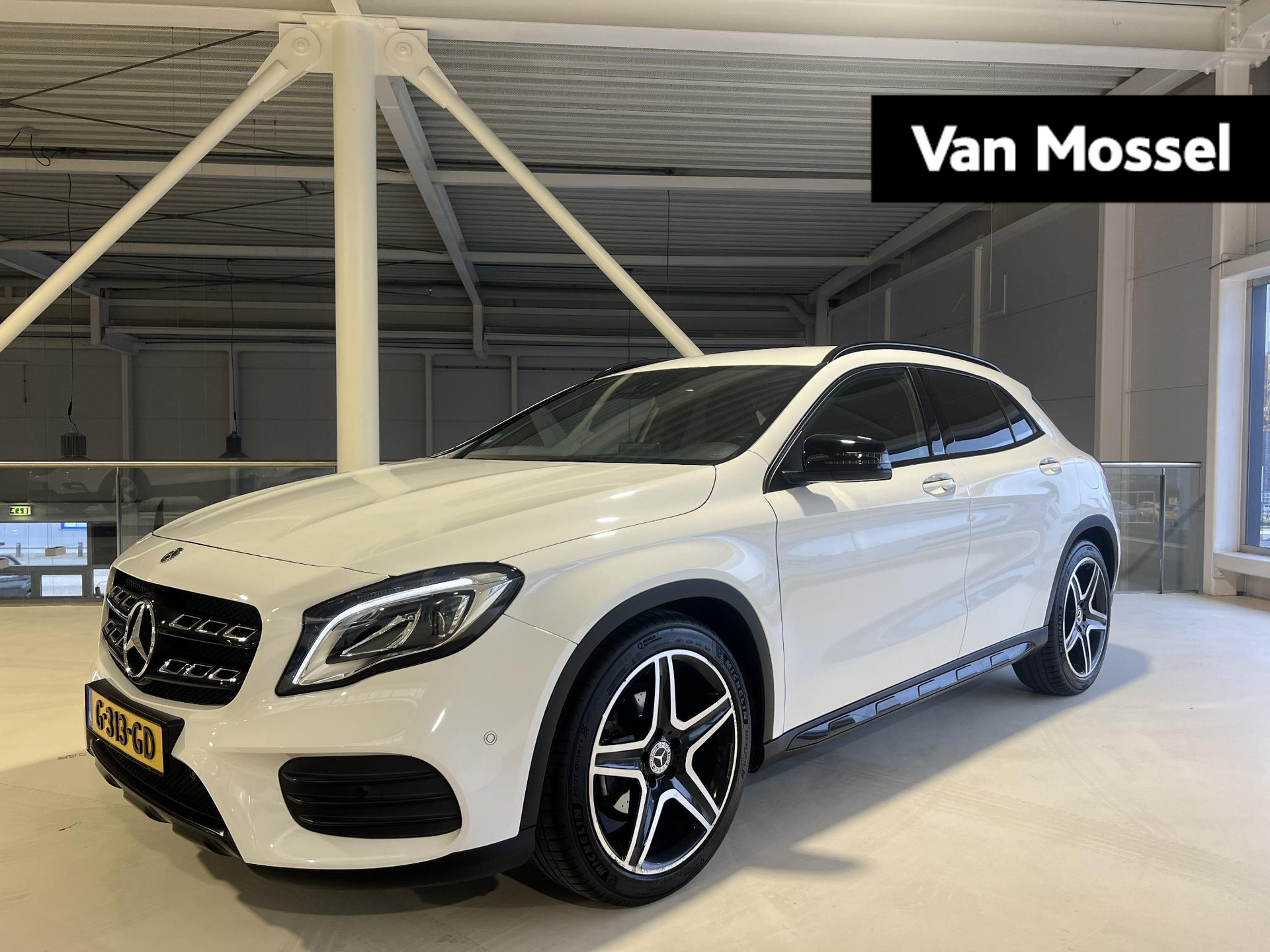 Mercedes-Benz GLA-klasse 180 Business Solution AMG Limited | Camera | Stoelverwarming | Elektrische achterklep