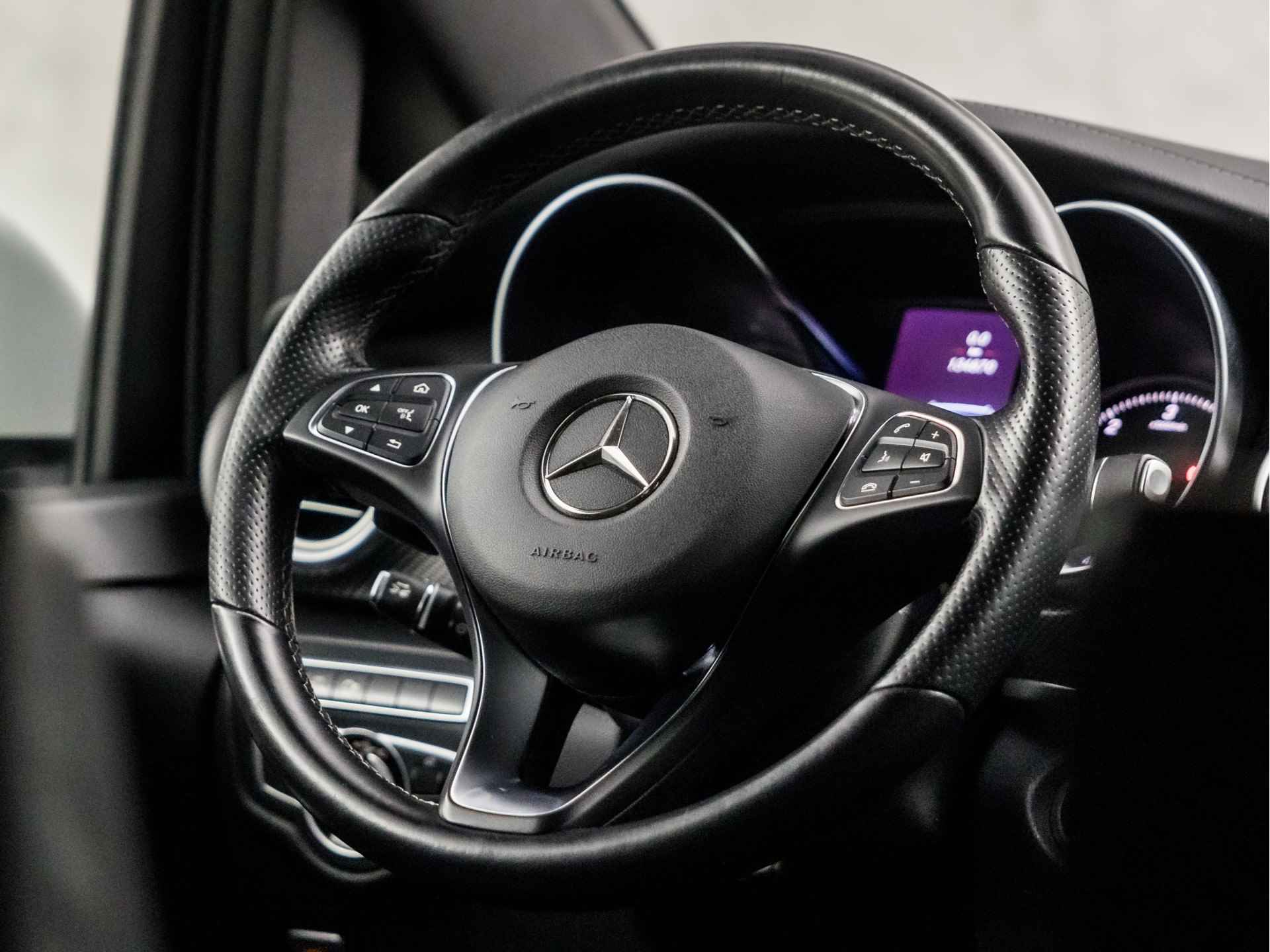 Mercedes-Benz V-Klasse 250d AMG Sport 191Pk Automaat (6 PERSOONS, APPLE CARPLAY, GROOT NAVI, MEMORY SEATS, STOELKOELING/VERWARMING, LEDER, STANDKACHEL, BURMESTER, ADAPTIVE CRUISE, NIEUWE APK, NIEUWSTAAT) - 19/38