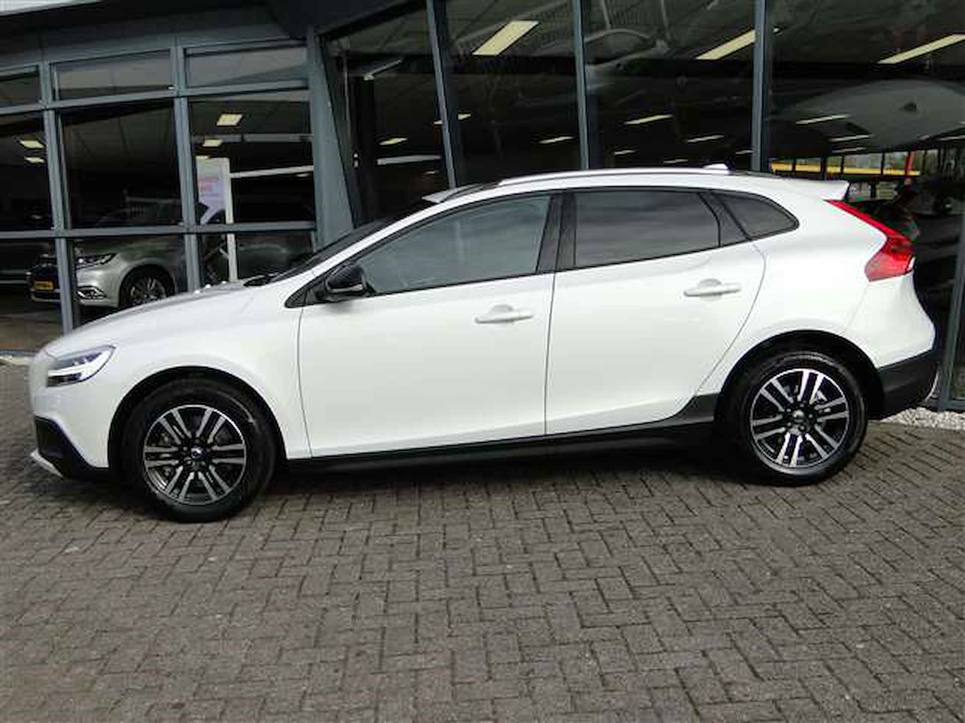 Volvo V40 Cross Country 2.0 T3 152PK NORDIC+ | Trekhaak | Led | Navi | All-season - 2/20