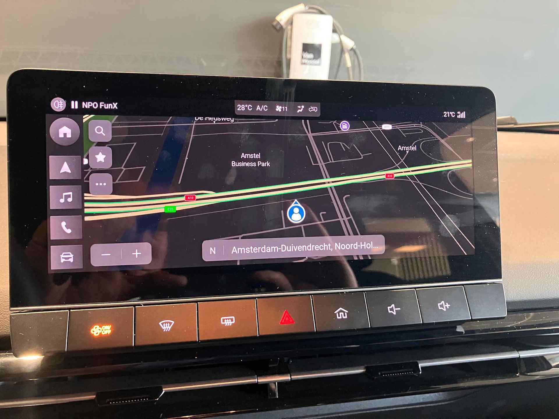 MG 4 Luxury 64 kWh  | Navigatie | Led Koplampen | 360 Camera | Apple CarPlay | Getint Glas | - 13/16