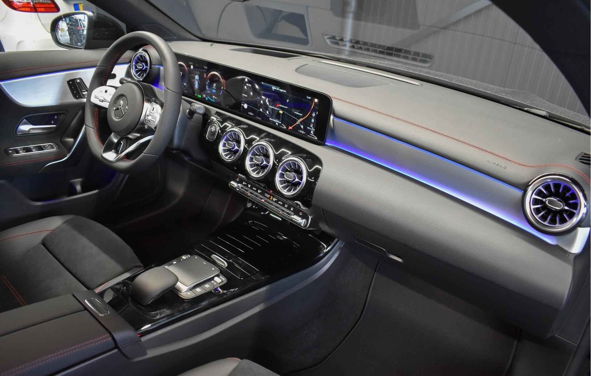 Mercedes-Benz CLA-Klasse Shooting Brake 250 e AMG Line / Headup-Display / Stoelverwarming / 360Graden-Camera / Memory-Stoelen / Panaroma-schuifdak / - 2/35