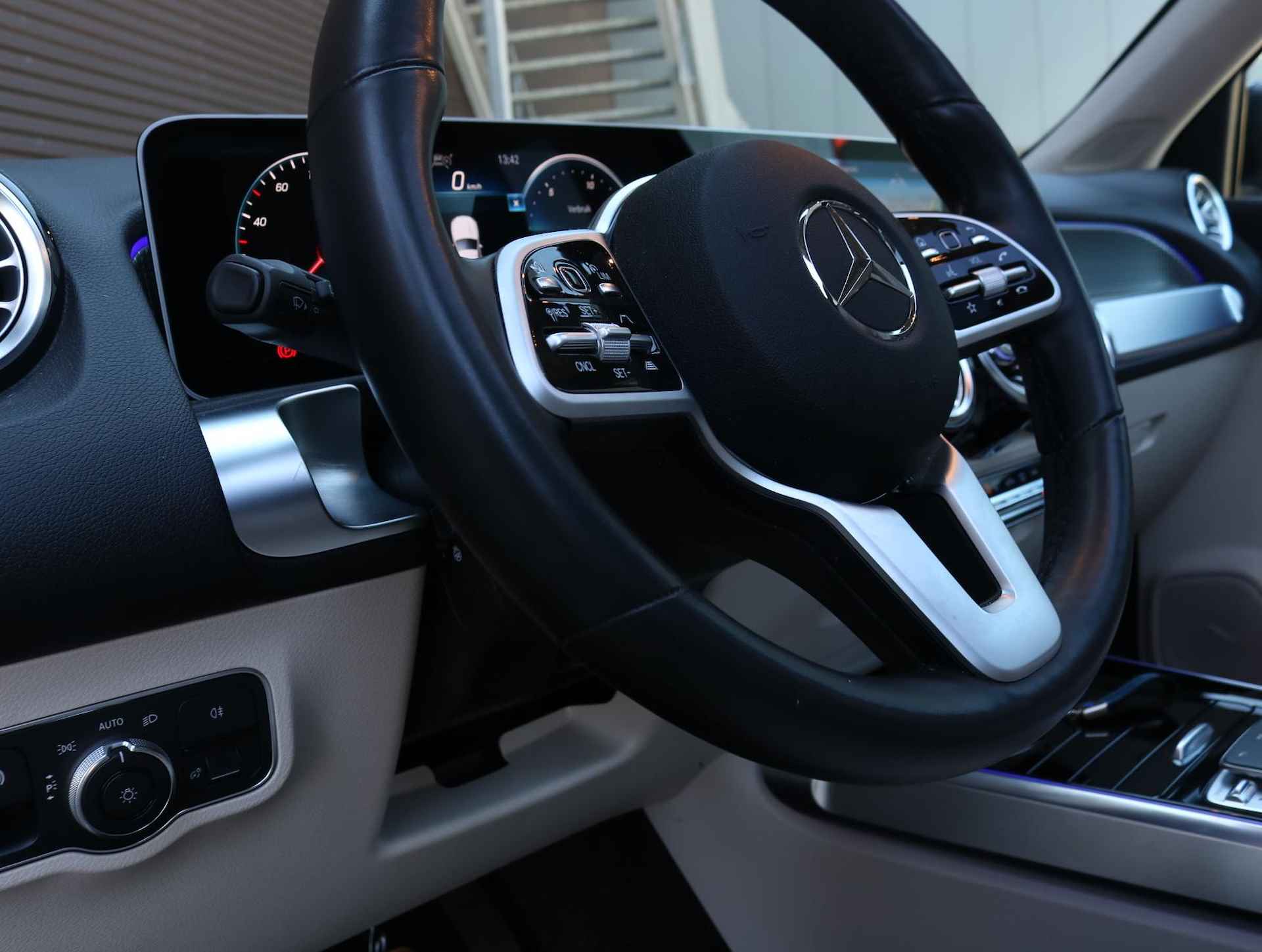 Mercedes-Benz GLB 250 4MATIC | Panoramadak | ACC | Trekhaak - 15/17