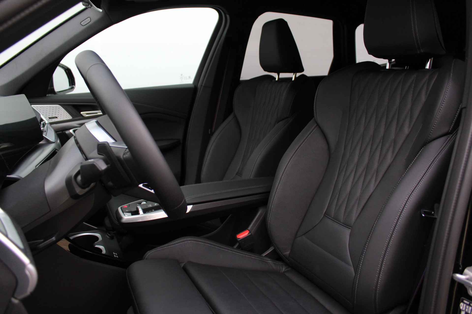 BMW X1 xDrive30e High Executive M Sport Automaat / Panoramadak / Trekhaak / Parking Assistant Plus / Adaptieve LED / Sportstoelen / Adaptief M Onderstel - 13/28