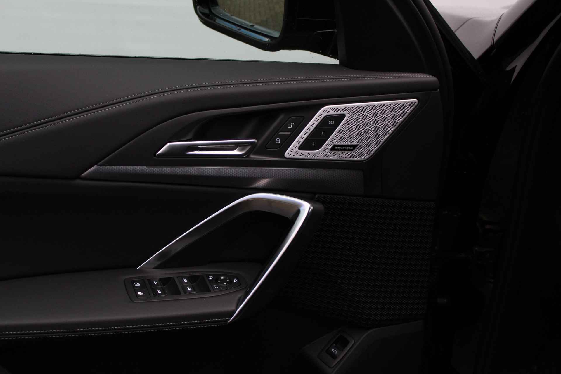 BMW X1 xDrive30e High Executive M Sport Automaat / Panoramadak / Trekhaak / Parking Assistant Plus / Adaptieve LED / Sportstoelen / Adaptief M Onderstel - 18/28
