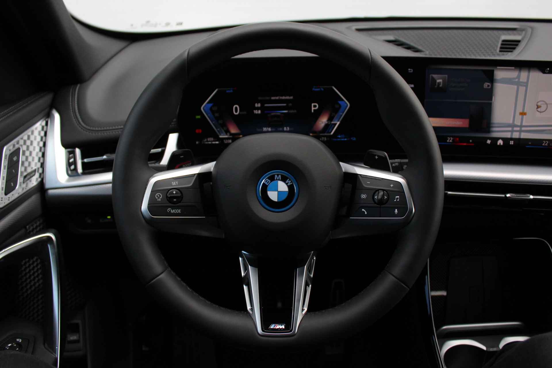 BMW X1 xDrive30e High Executive M Sport Automaat / Panoramadak / Trekhaak / Parking Assistant Plus / Adaptieve LED / Sportstoelen / Adaptief M Onderstel - 24/28