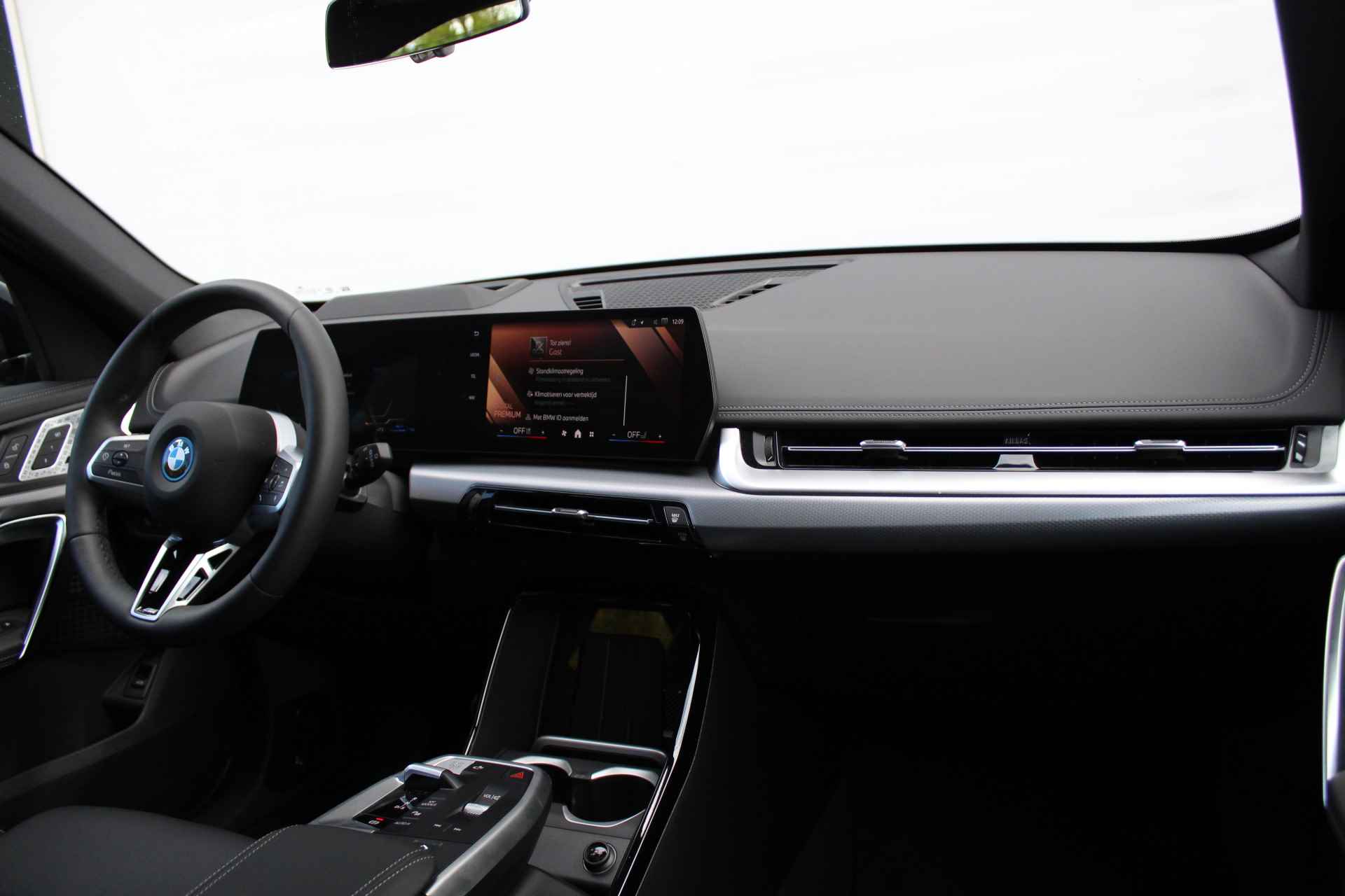 BMW X1 xDrive30e High Executive M Sport Automaat / Panoramadak / Trekhaak / Parking Assistant Plus / Adaptieve LED / Sportstoelen / Adaptief M Onderstel - 28/28