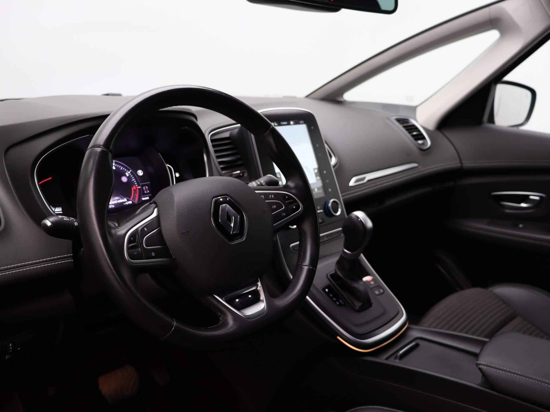 Renault Grand Scénic TCe 140 Intens 7p. | Navigatie | Climate control | Achteruitrijcamera + sensoren v+a | Dodehoekdetectie | Dakrails | Lichtmetalen velgen | Two-tone metaalkleur | - 20/25