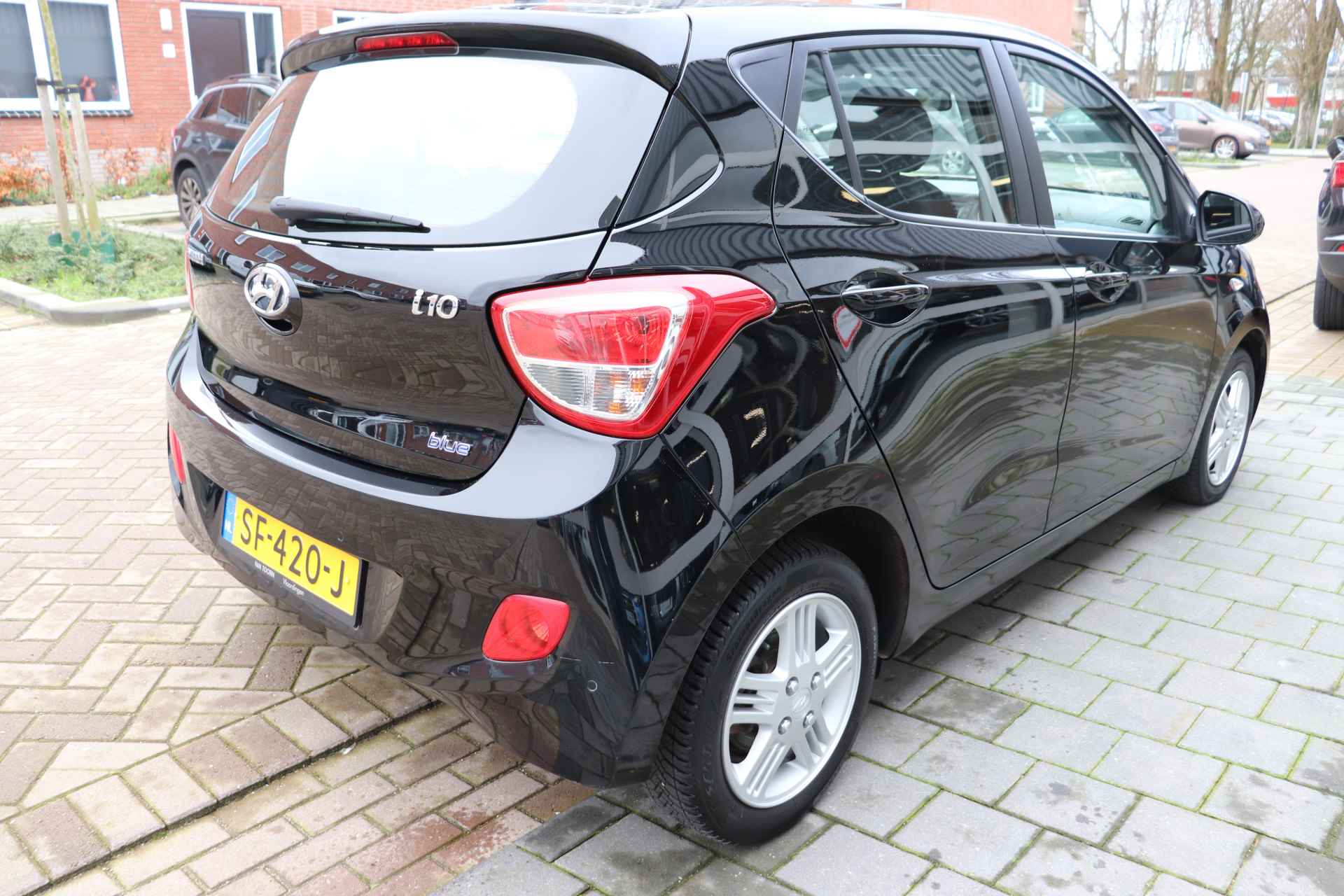 Hyundai i10 1.0i i-Motion Premium LPG, Rijdt zuinig, volle tank voor € 20,- - 8/21