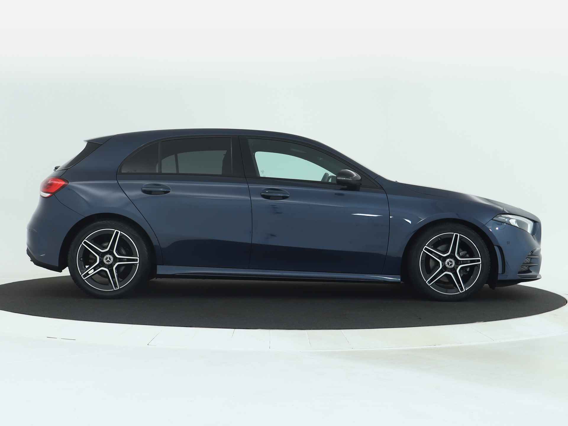 Mercedes-Benz A-Klasse 180 Business Solution AMG | AMG Styling | Night Pakket | Apple CarPlay | Achteruitrijcamera | Inclusief 24 maanden MB Certified garantie voor Europa. - 16/43