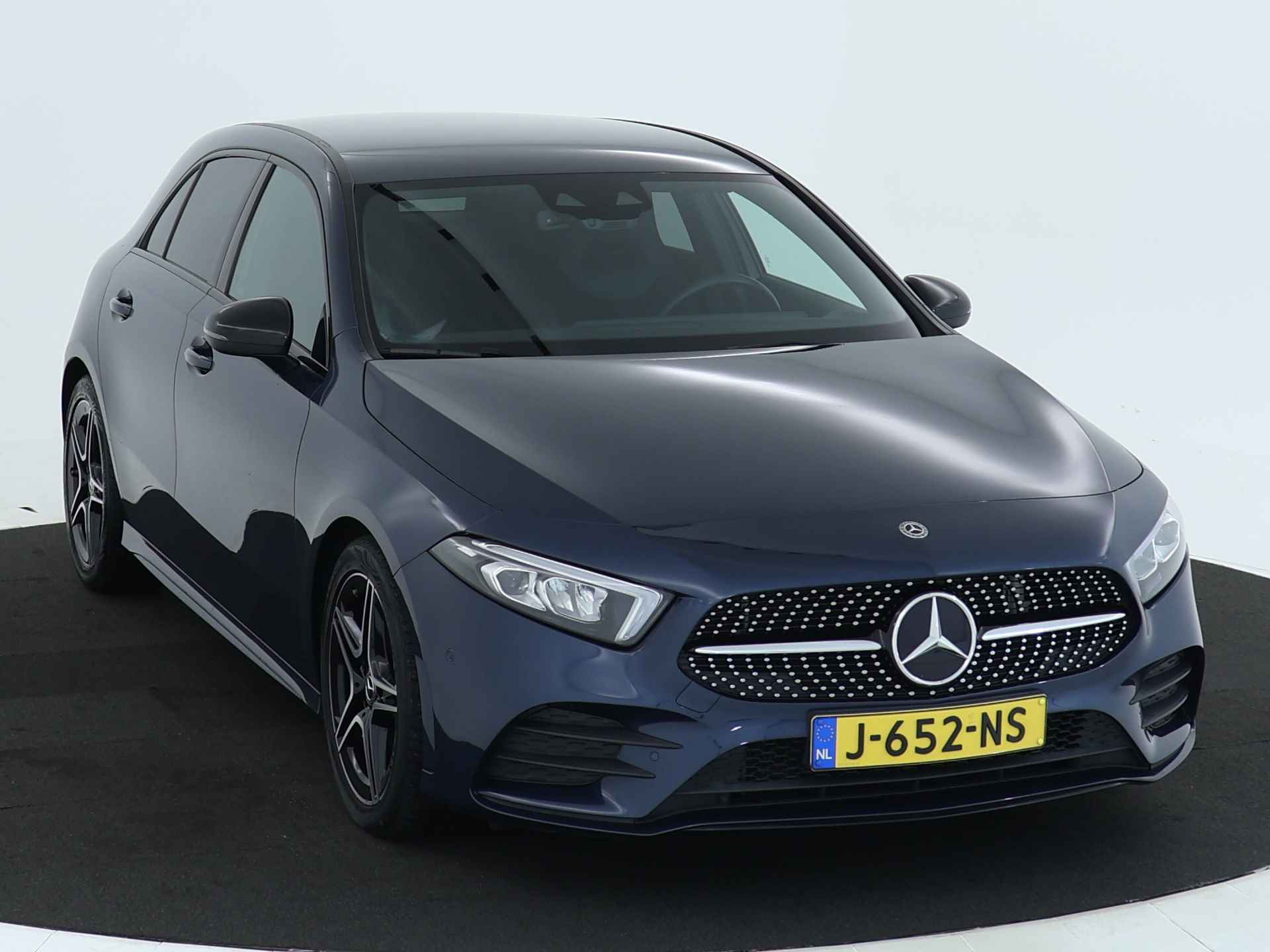 Mercedes-Benz A-Klasse 180 Business Solution AMG | AMG Styling | Night Pakket | Apple CarPlay | Achteruitrijcamera | Inclusief 24 maanden MB Certified garantie voor Europa. - 28/43