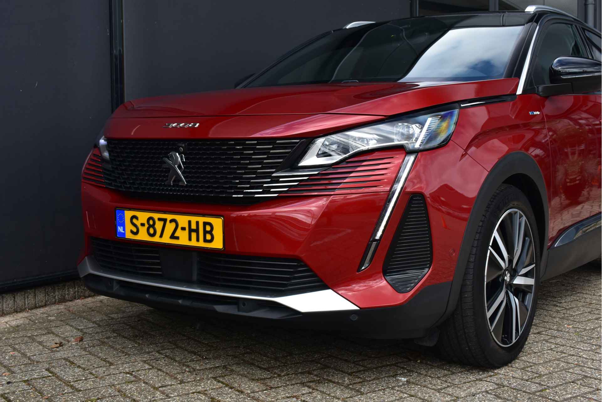 Peugeot 3008 1.6 HYbrid 225 GT | Navigatie 3D | Massage Stoelen | Alcantara | Elektr. Achterklep | Stoelverwarming | LED-Adaptive | Climate C - 50/75