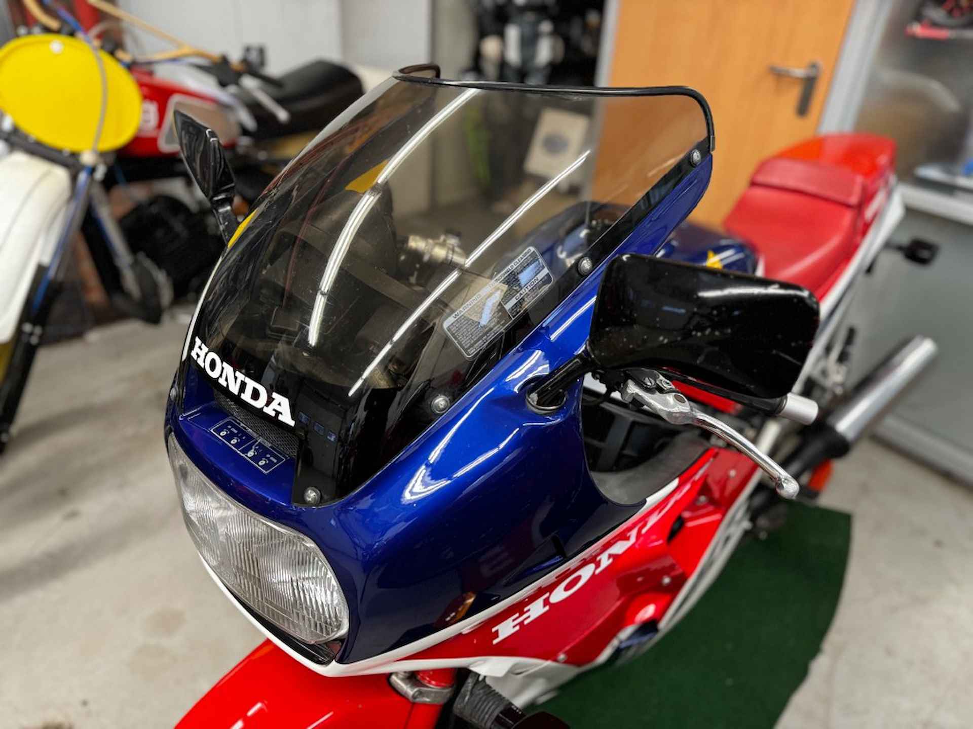 HONDA Vf 1000 R Collectors Item - 13/18