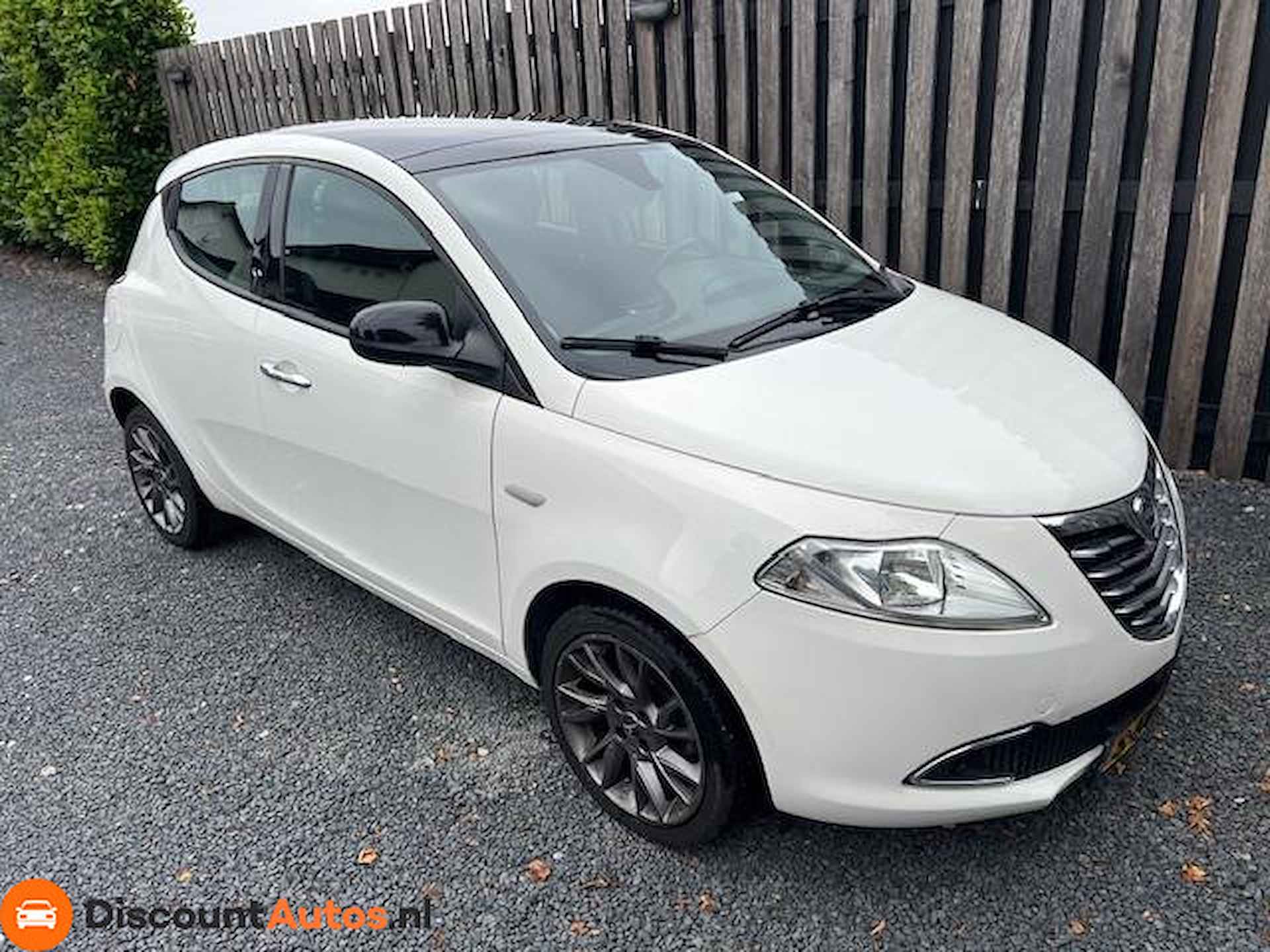 Lancia Ypsilon 0.9 TwinAir Platinum AUTOMAAT PANO CRUISE CONTROL ENZ - 10/25