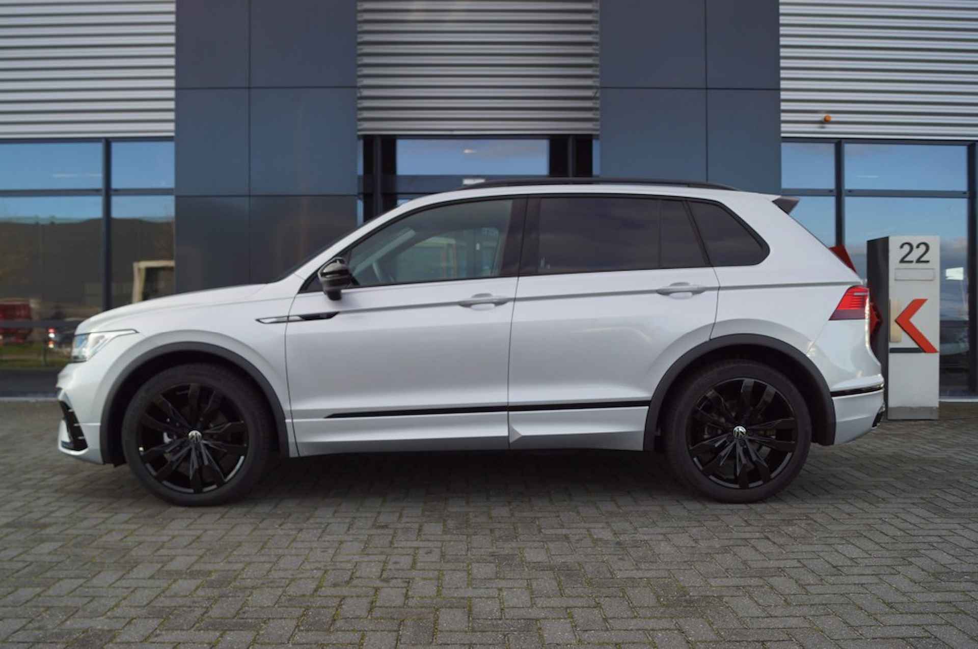 VOLKSWAGEN Tiguan 1.5 TSI DSG R-Line Blackstyle/ Panodak /IQ LED/ Trekhaak/Camera - 5/58