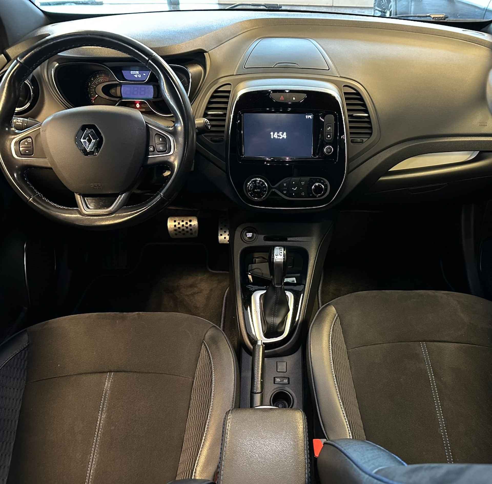 Renault Captur 1.3 TCe Version S - Automaat - Navigatie - Stoelverwarming - 2/13