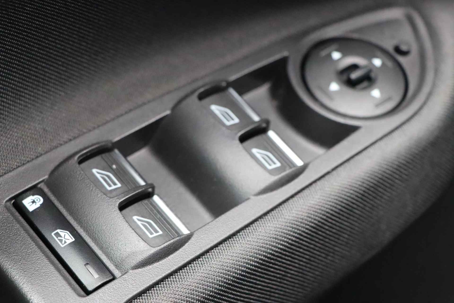 Ford C-Max 1.0 Titanium | Cruise Control | Parkeersensoren | Climate Control | Verwarmbare Voorruit | Elektrisch verstelbare bestuurdersstoel | 17" lichtmetalen velgen | - 16/42