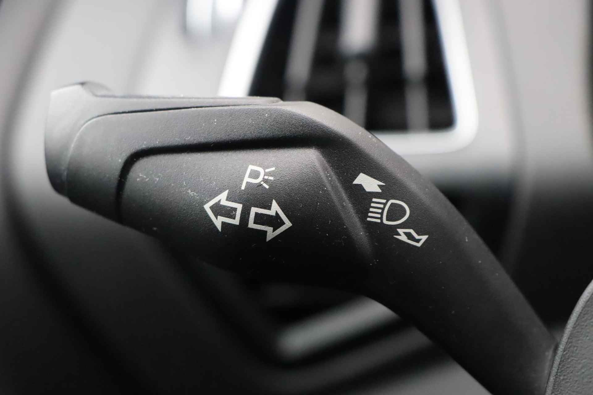 Ford C-Max 1.0 Titanium | Cruise Control | Parkeersensoren | Climate Control | Verwarmbare Voorruit | Elektrisch verstelbare bestuurdersstoel | 17" lichtmetalen velgen | - 19/42