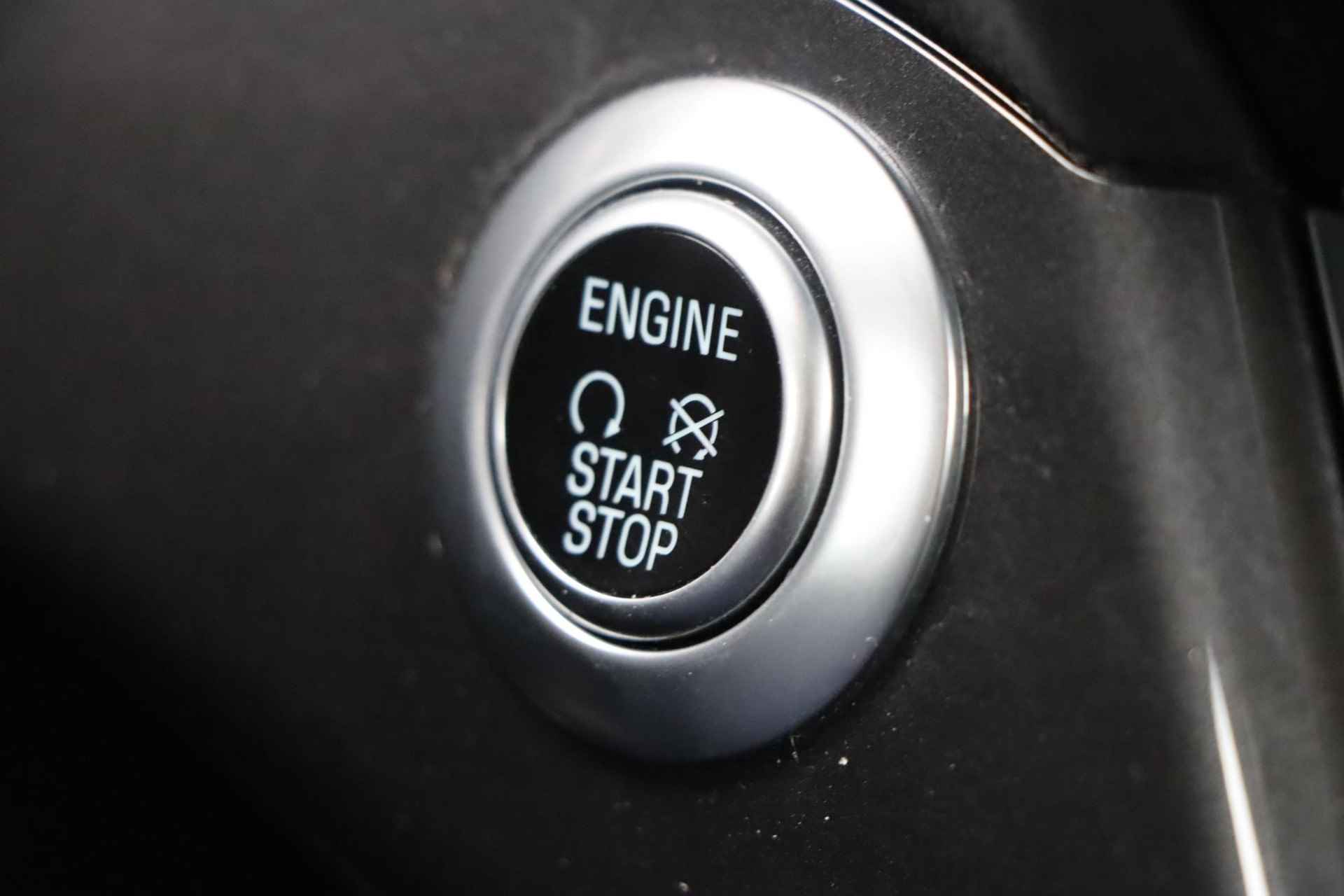 Ford C-Max 1.0 Titanium | Cruise Control | Parkeersensoren | Climate Control | Verwarmbare Voorruit | Elektrisch verstelbare bestuurdersstoel | 17" lichtmetalen velgen | - 24/42