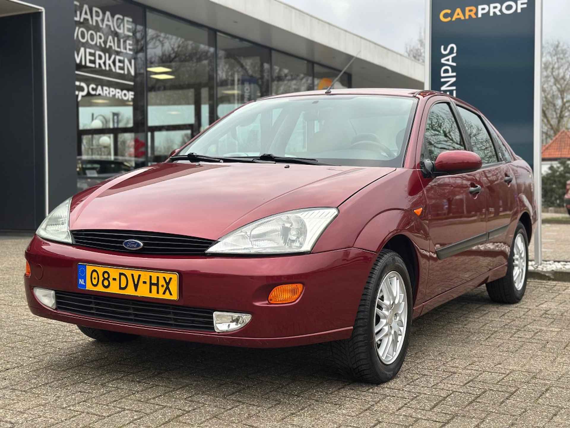 FORD Focus 1.6-16V 4-drs Ghia Automaat &#39;&#39; Airco - Radio - Allseasonbanden &#39;