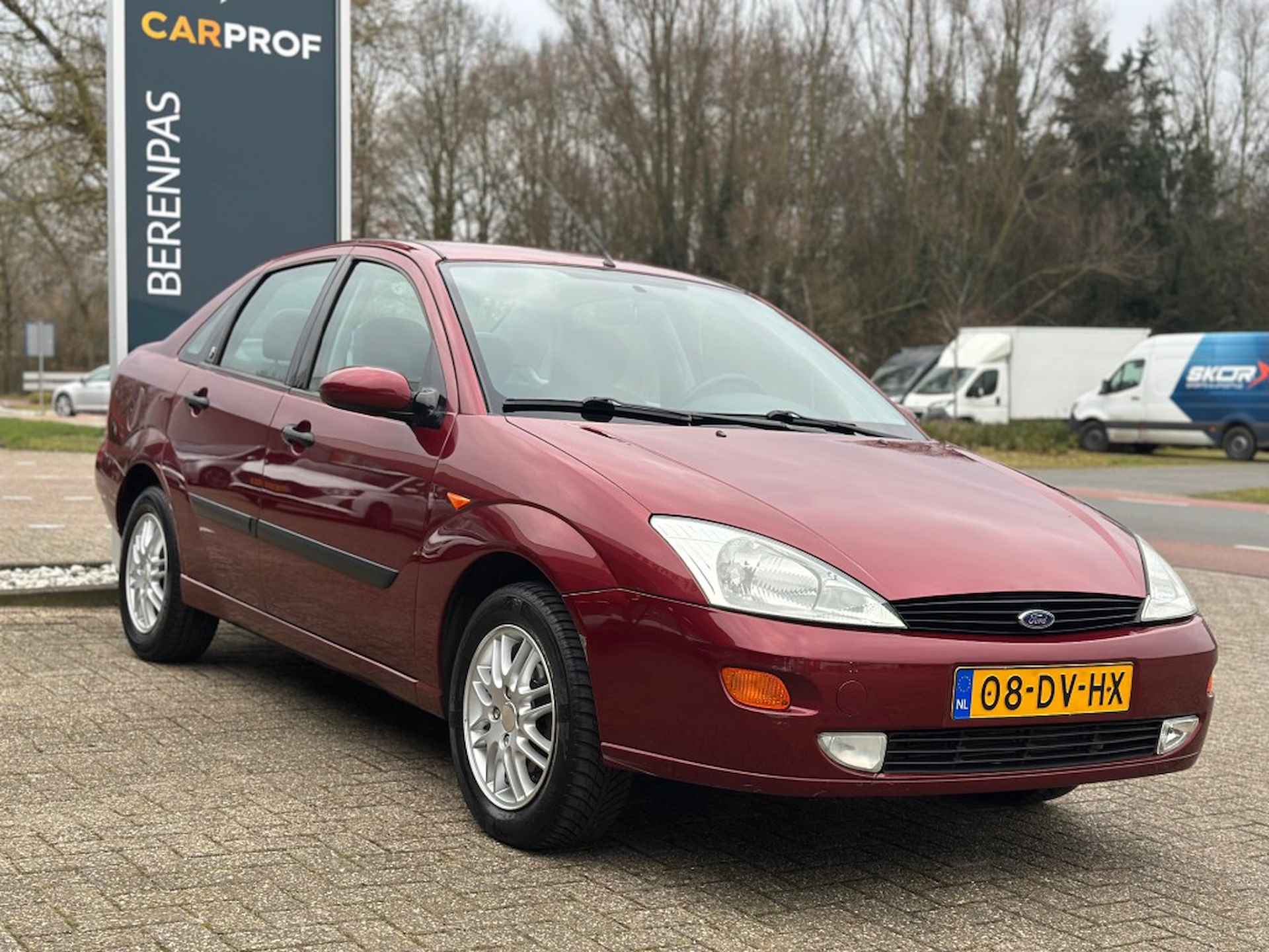 FORD Focus 1.6-16V 4-drs Ghia Automaat &#39;&#39; Airco - Radio - Allseasonbanden &#39; - 3/18