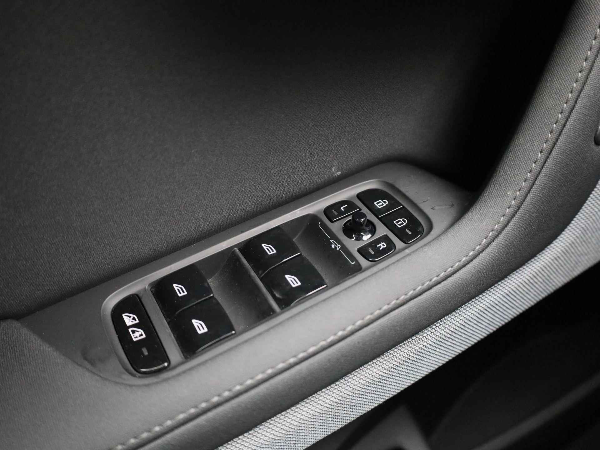 Polestar 2 Standard Range Single Motor 69 kWh | ACHTERUITRIJCAMERA | STOELVERWAMING | ELEKTRISCH BEDIENBARE ACHTERKLEP | ELEKTRISCH BEDIENBARE VOORSTOELEN | APPLE CARPLAY - ANDROID AUTO | KEYLESS | CRUISE CONTROL | CLIMATE CONTROL | PARKEERSENSOREN | - 24/39