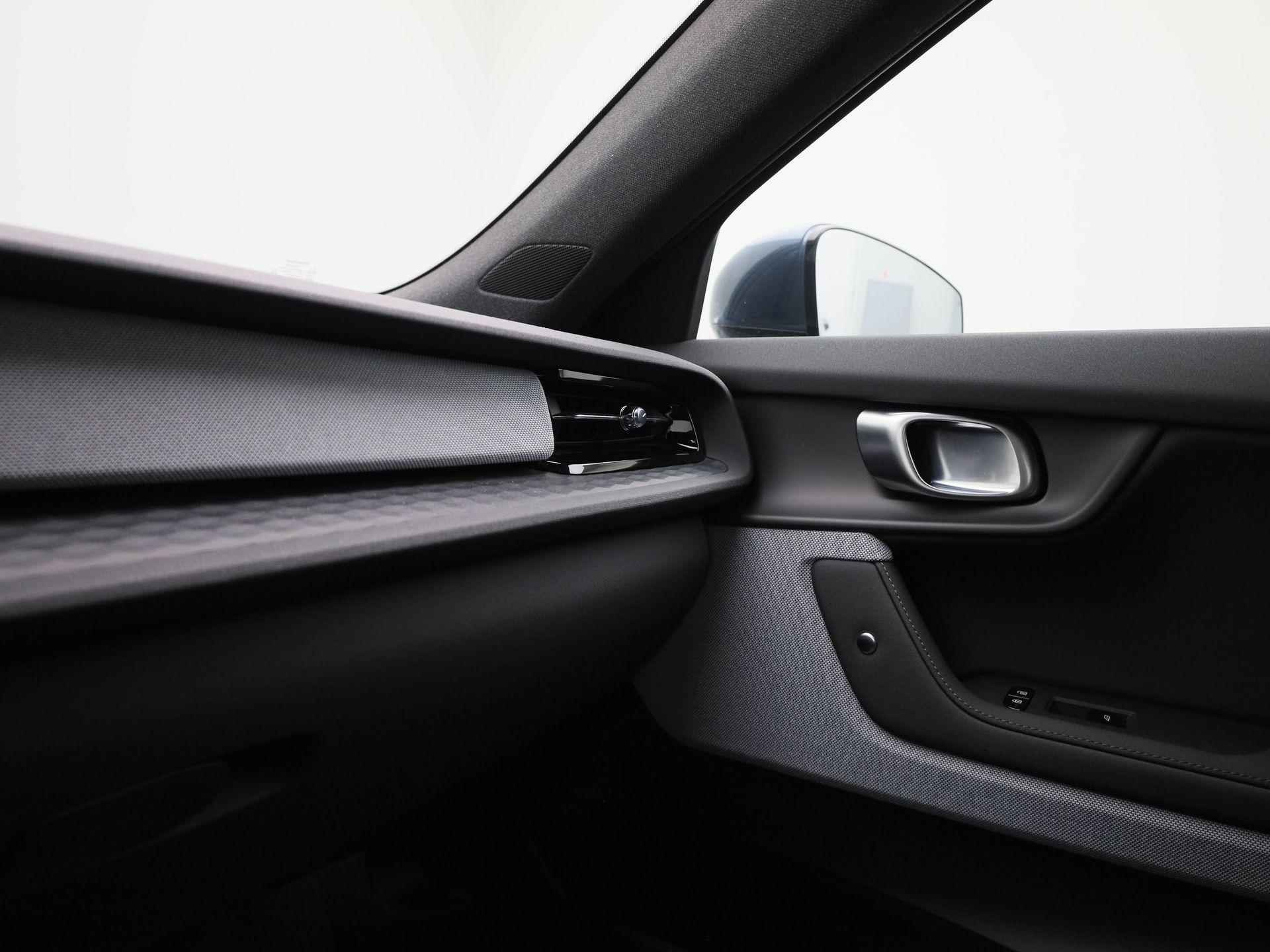 Polestar 2 Standard Range Single Motor 69 kWh | ACHTERUITRIJCAMERA | STOELVERWAMING | ELEKTRISCH BEDIENBARE ACHTERKLEP | ELEKTRISCH BEDIENBARE VOORSTOELEN | APPLE CARPLAY - ANDROID AUTO | KEYLESS | CRUISE CONTROL | CLIMATE CONTROL | PARKEERSENSOREN | - 26/39