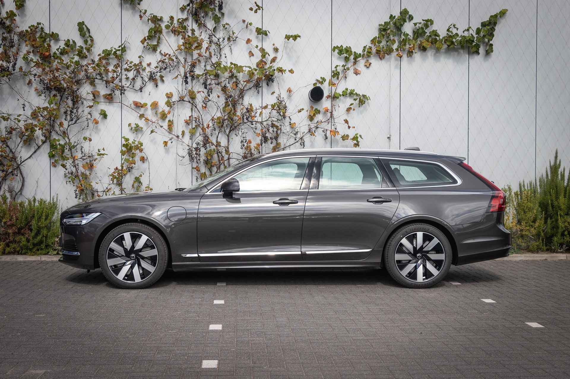 Volvo V90 Recharge T6 AWD Plus Bright  | Adaptieve Cruise Control | Lederen bekleding | Harman Kardon audio | Parkeercamera | Stoel + stuurverwarming - 5/25