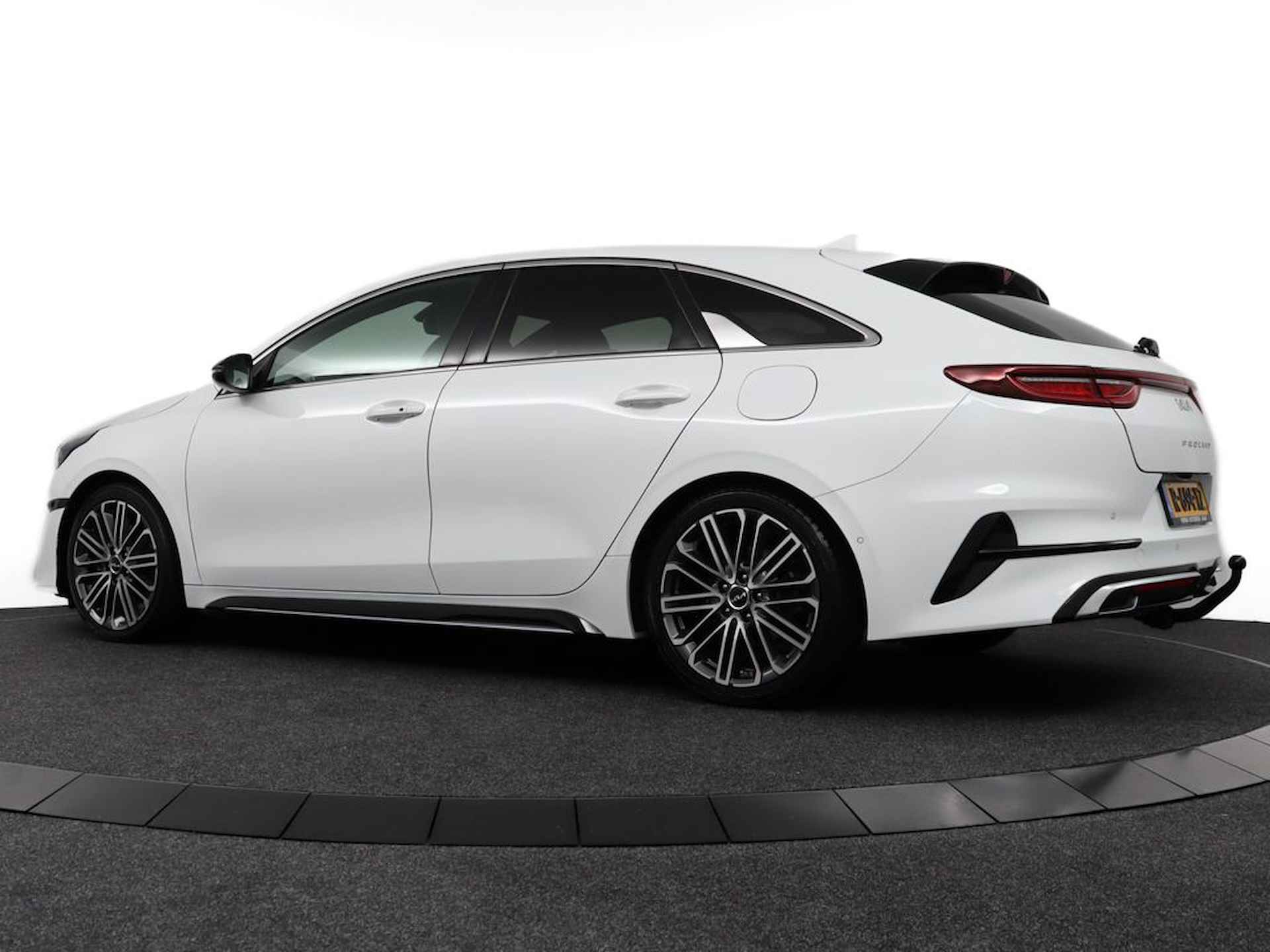 Kia ProCeed 1.5 T-GDi GT-PlusLine JBL Audio - Apple CarPlay/Android Auto - Stoel-/Stuurwiel verwarming - Navigatie - Trekhaak - Adaptieve Cruise Control - Fabrieksgarantie tot 12-2029 - 5/51