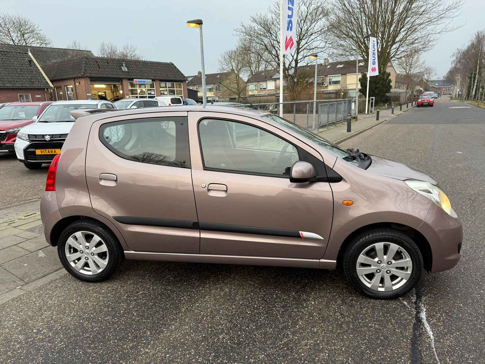 Suzuki Alto 1.0 Exclusive // Airco // Nette door ons onderhouden ALTO // Stootlijst // Spoiler // Rijklaarprijs! - 10/27