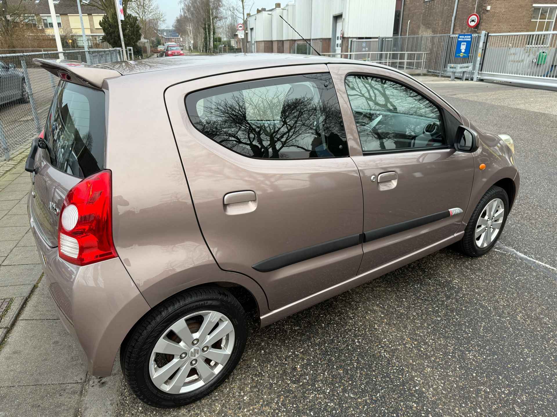 Suzuki Alto 1.0 Exclusive // Airco // Nette door ons onderhouden ALTO // Stootlijst // Spoiler // Rijklaarprijs! - 12/27