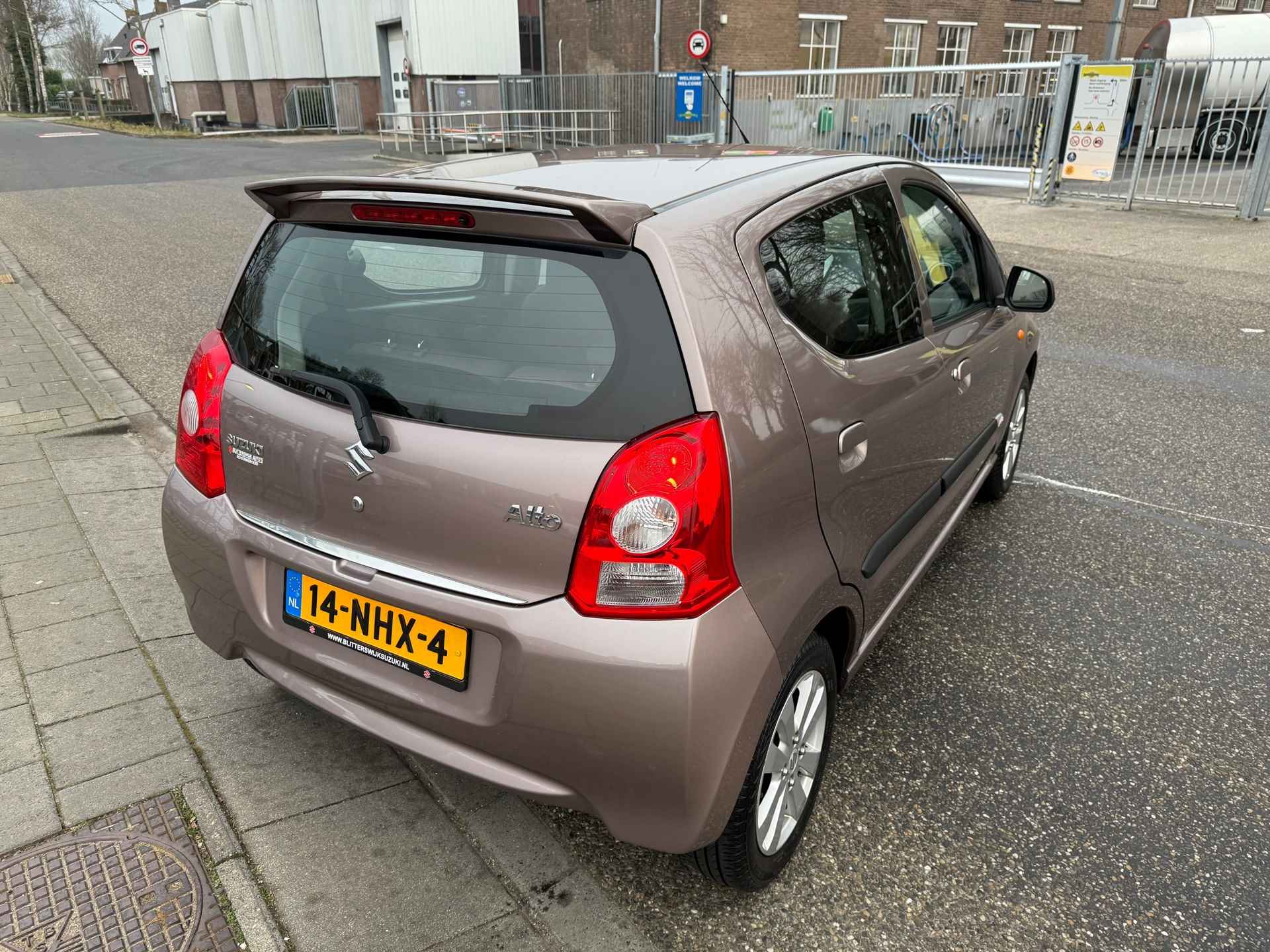 Suzuki Alto 1.0 Exclusive // Airco // Nette door ons onderhouden ALTO // Stootlijst // Spoiler // Rijklaarprijs! - 13/27